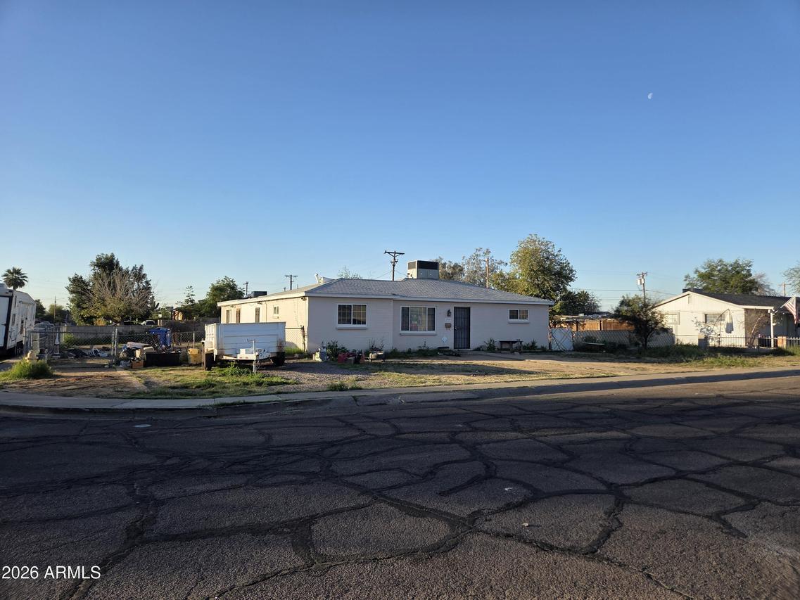 2719 W Echo Ln., Phoenix, AZ 85051