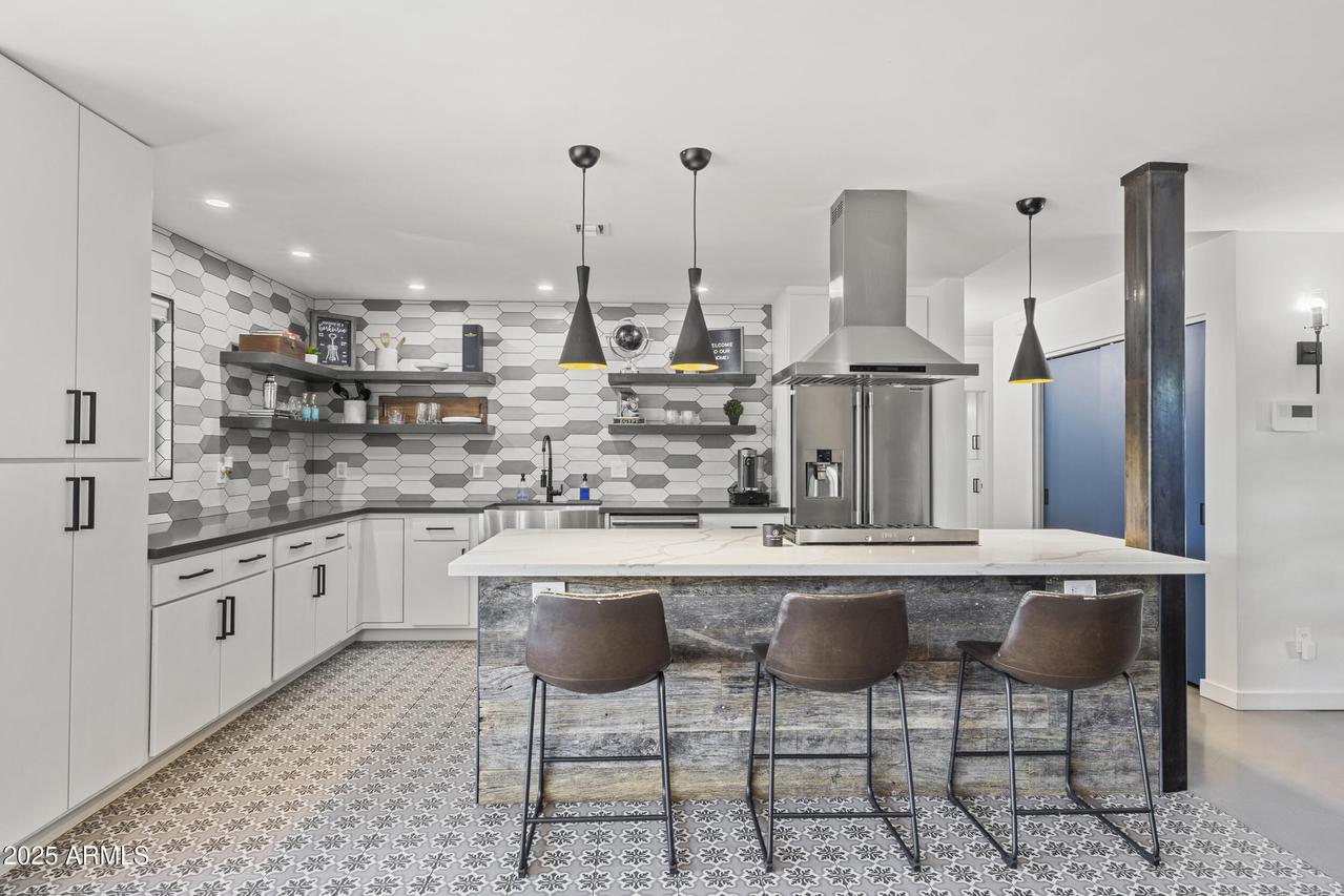 3355 N 6th Ave., Phoenix, AZ 85013