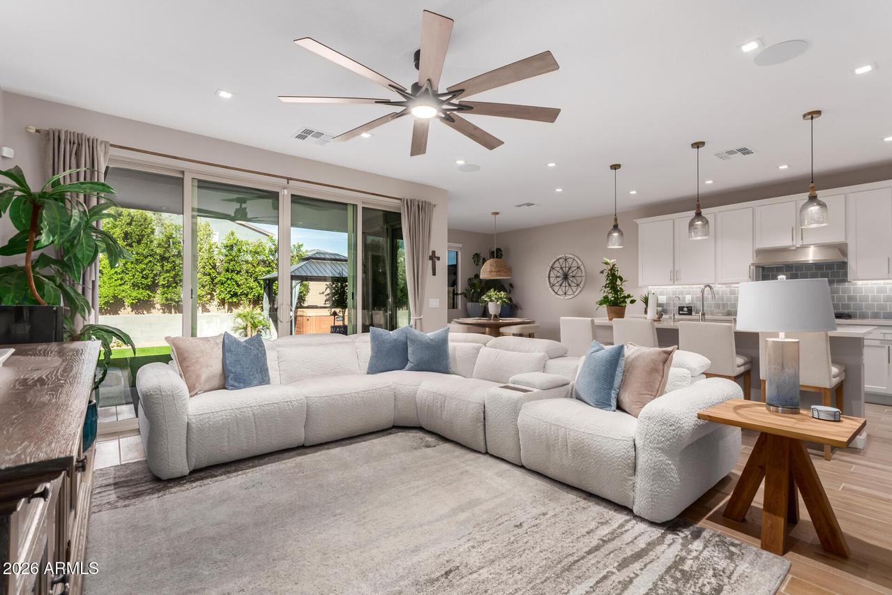 7674 W Tether Tr., Peoria, AZ 85383