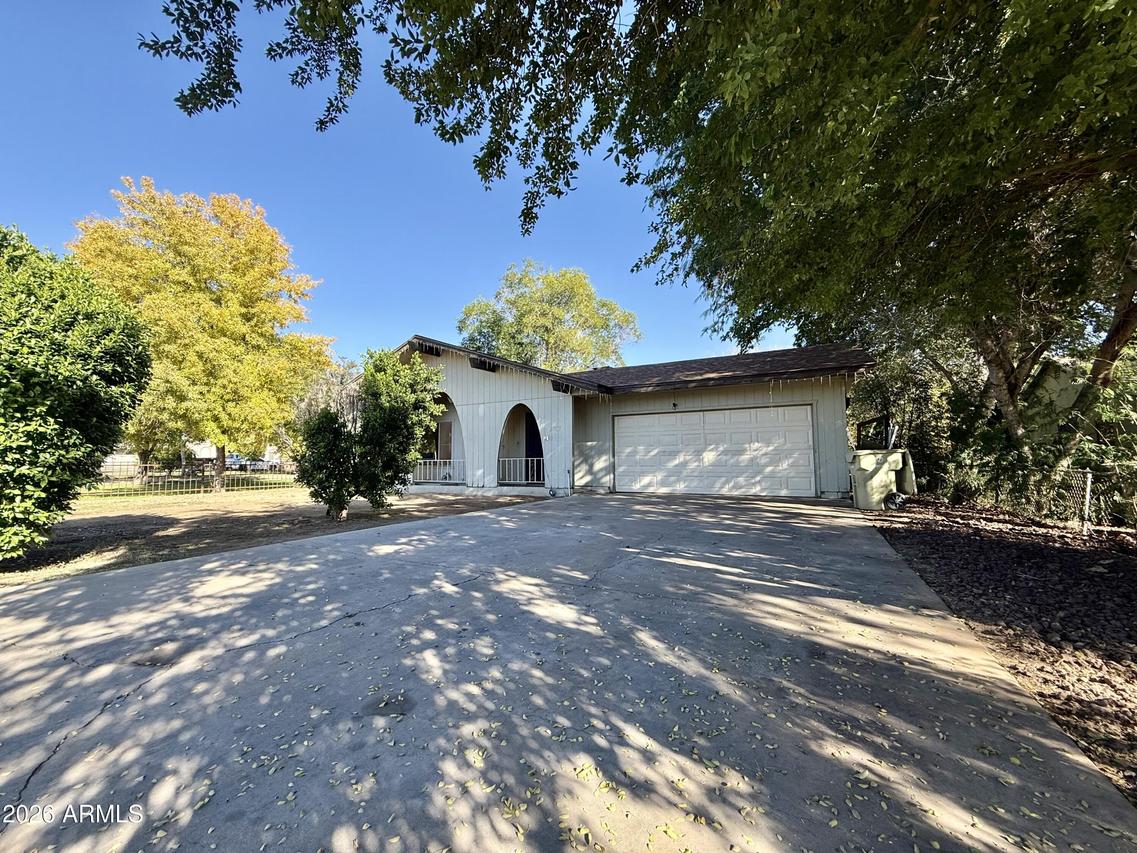 7827 N 61st Ave., Glendale, AZ 85301