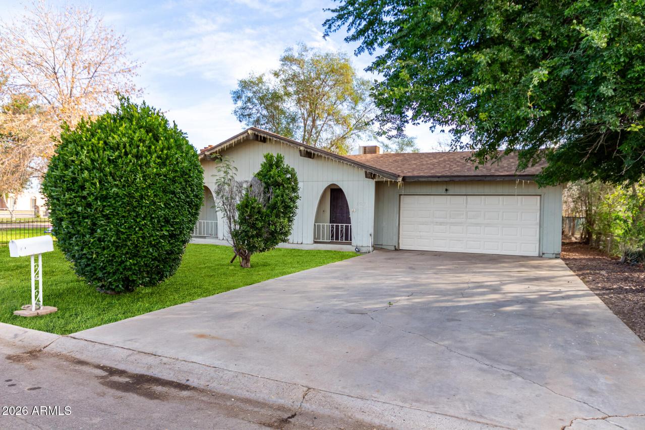 7827 N 61st Ave., Glendale, AZ 85301