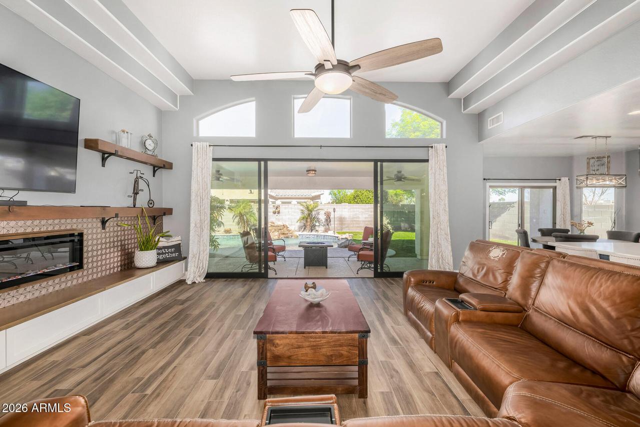 992 E Beechnut Dr., Chandler, AZ 85249