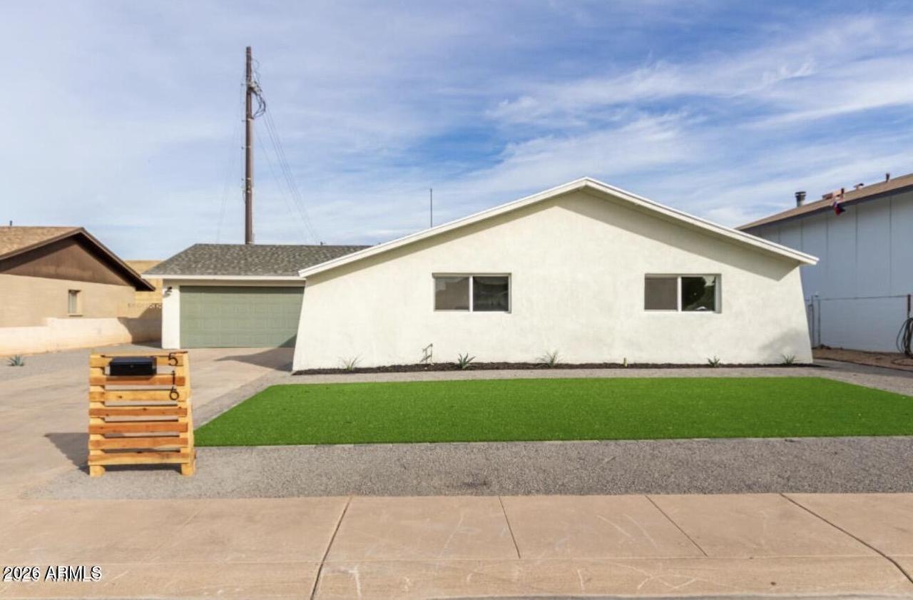 516 E Greenway Dr., Tempe, AZ 85282