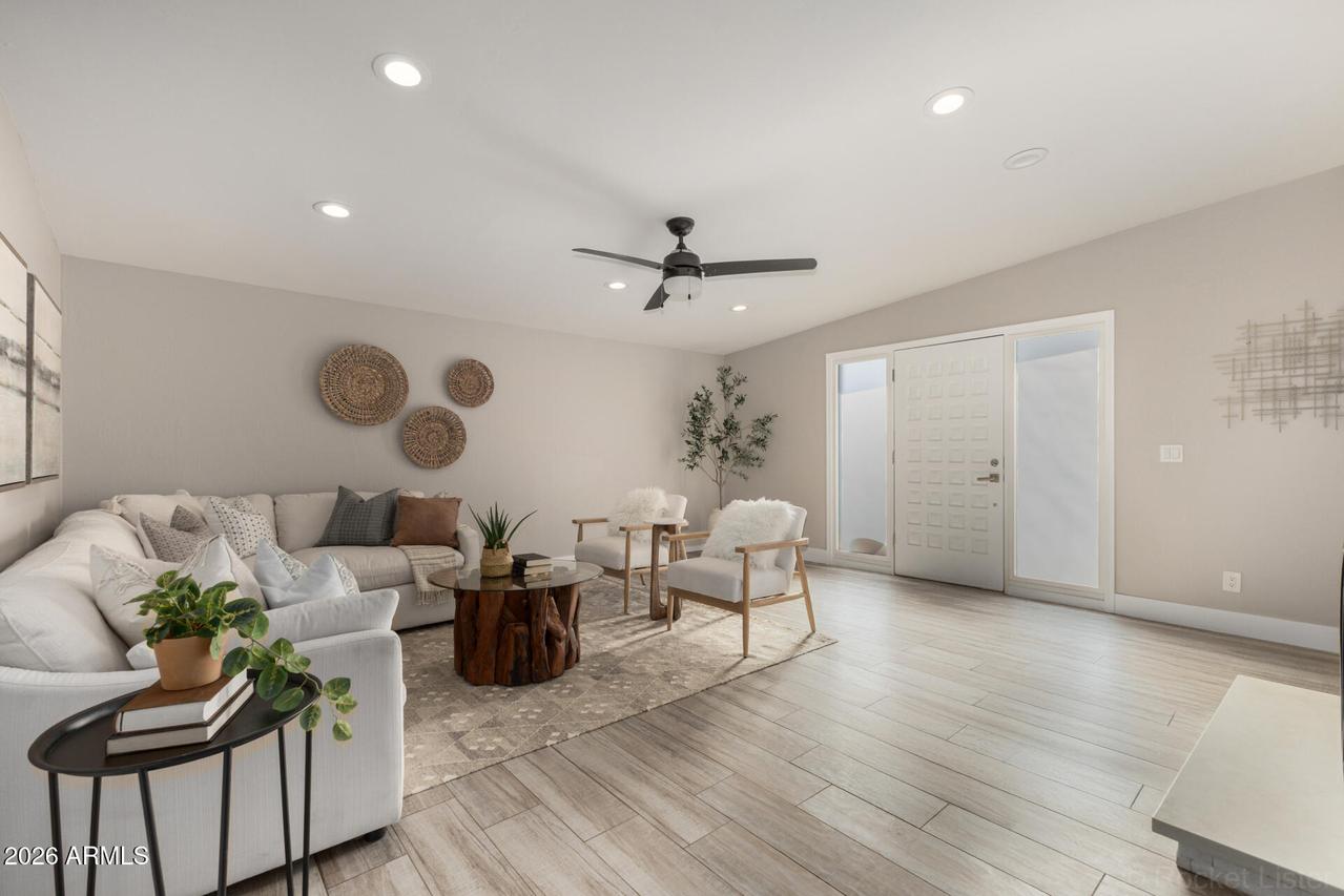 15041 N 6th St., Phoenix, AZ 85022