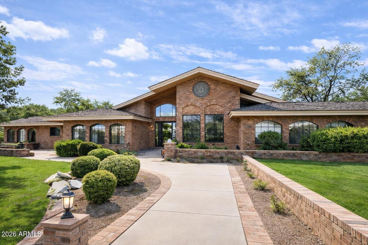 1020 E Caroline Ln., Tempe, AZ 85284