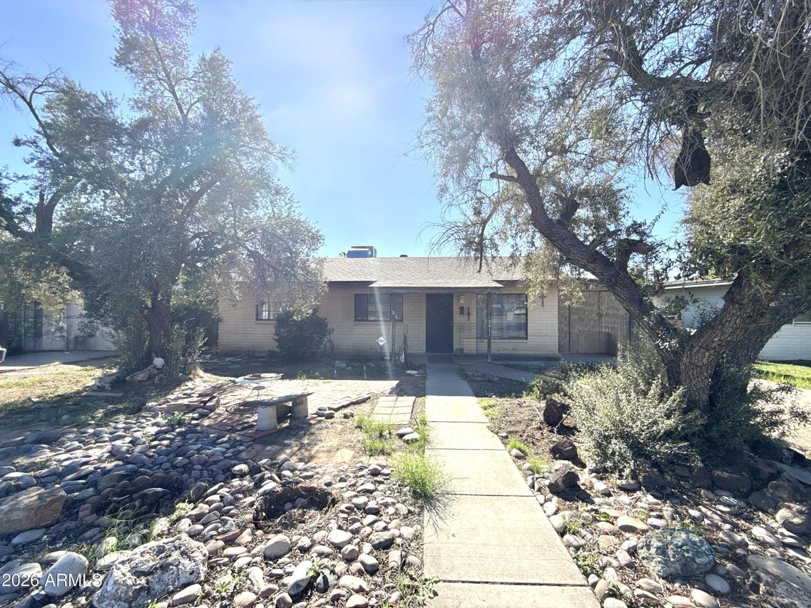 2611 W Osborn Rd., Phoenix, AZ 85017