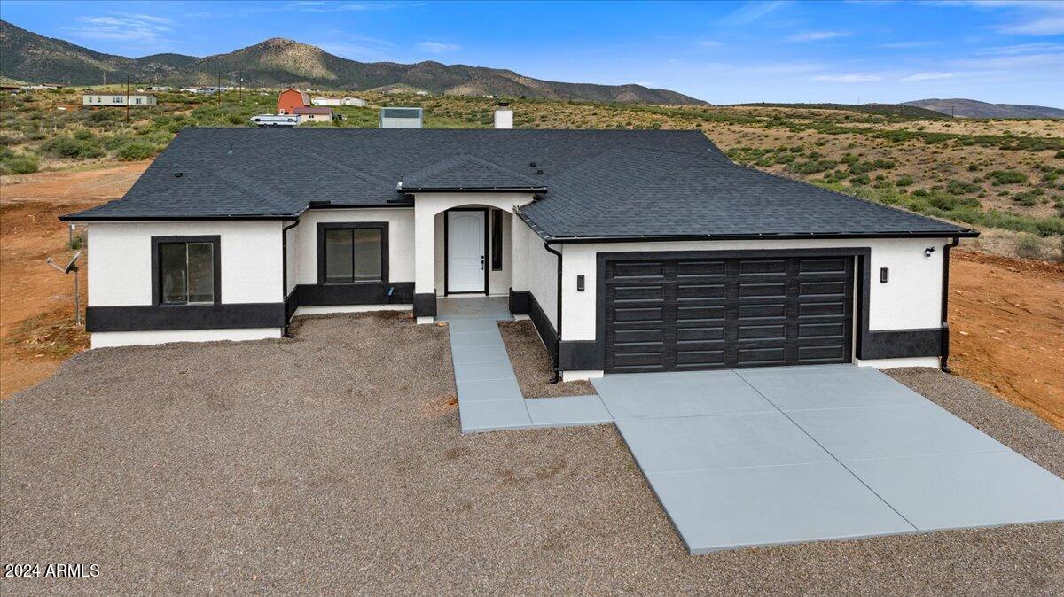320 S Hoss Rd., Dewey, AZ 86327