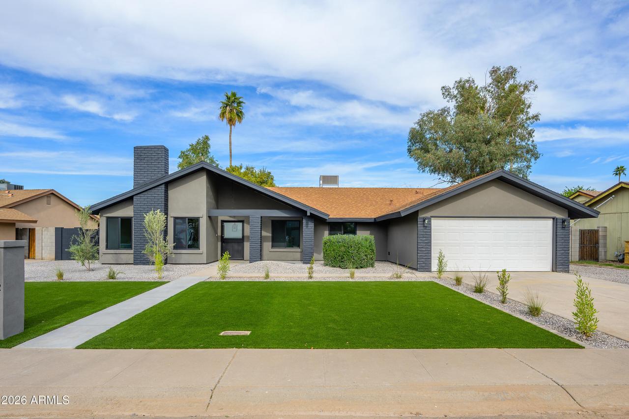 2432 W Saint Moritz Ln., Phoenix, AZ 85023