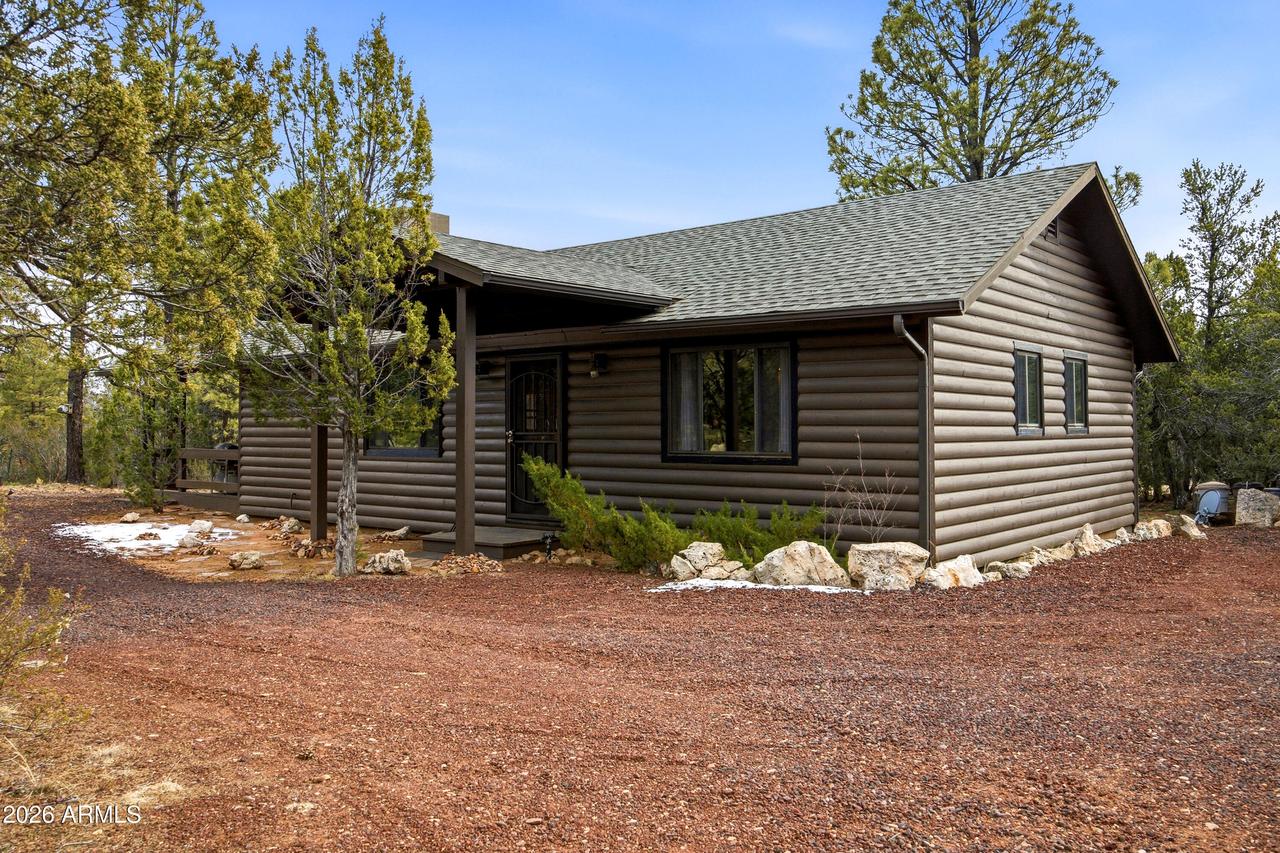 3113 Whitetail Way, Overgaard, AZ 85933