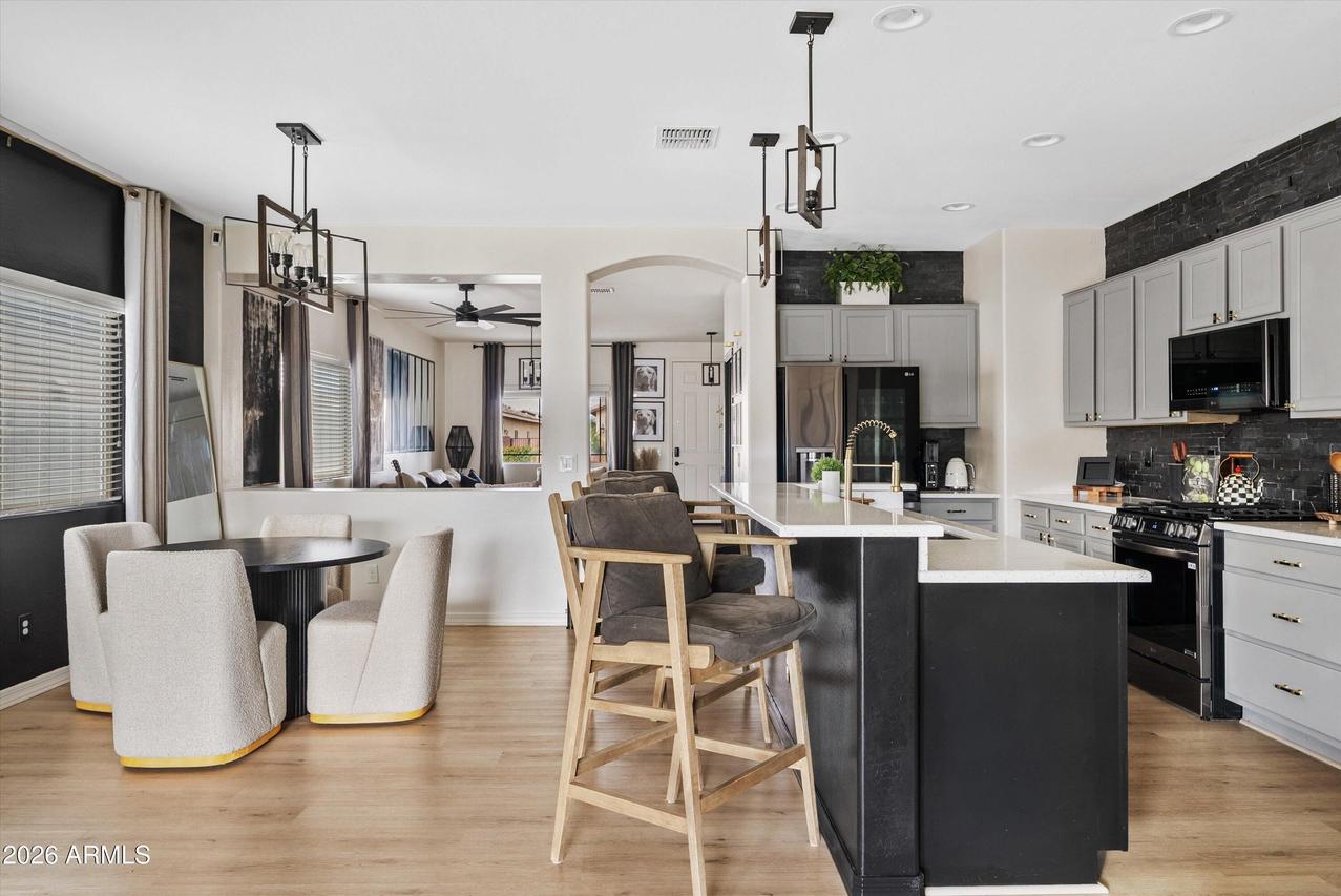 915 W Sisso Tree Ave., San Tan Valley, AZ 85140