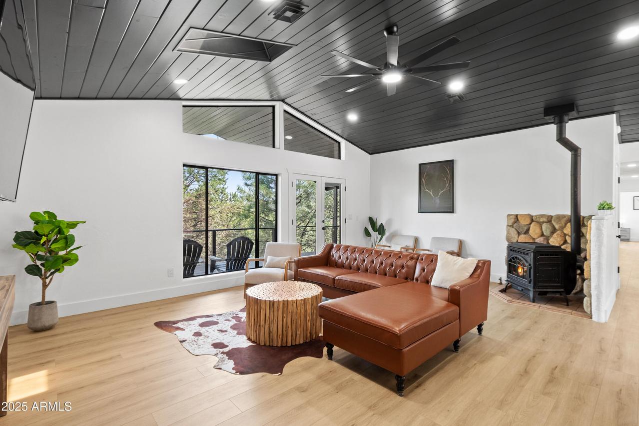 630 Vernon County Rd., Show Low, AZ 85901