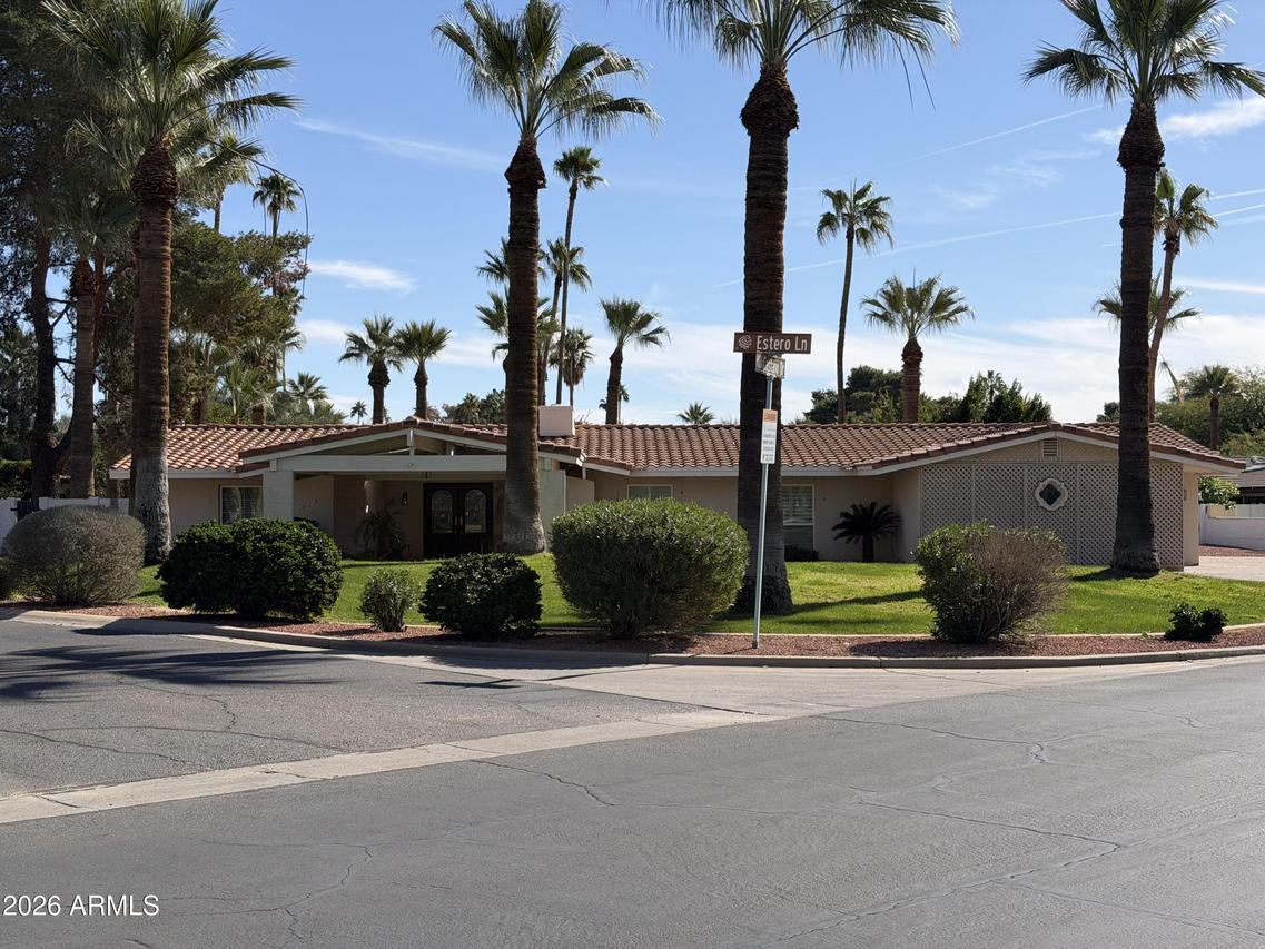 235 E Estero Ln., Litchfield Park, AZ 85340