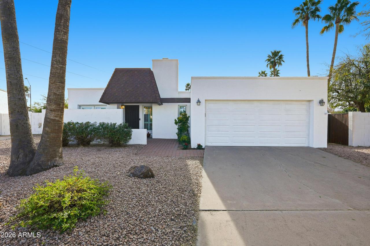 633 E Calavar Rd., Phoenix, AZ 85022