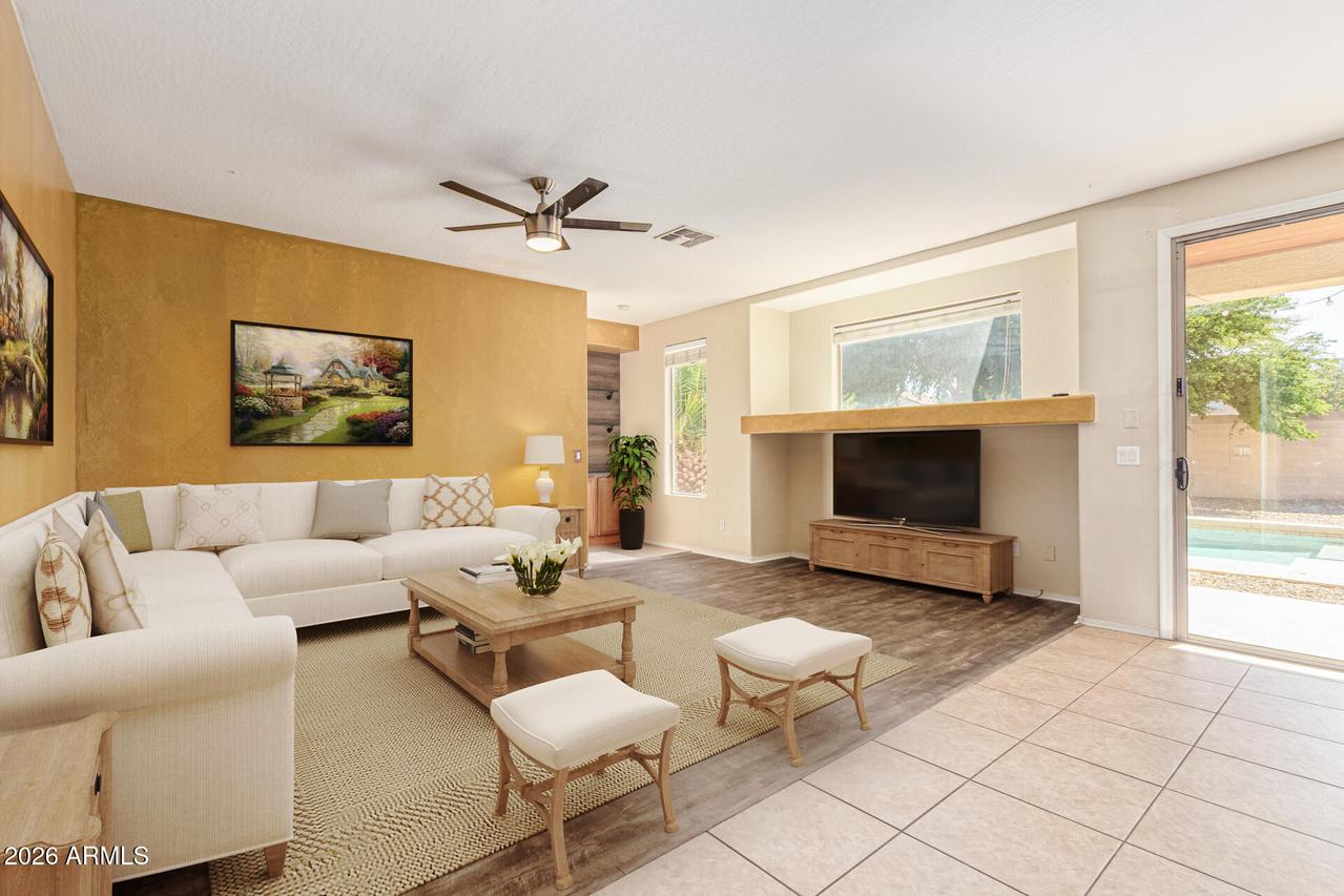 707 W Agrarian Hills Dr., San Tan Valley, AZ 85143