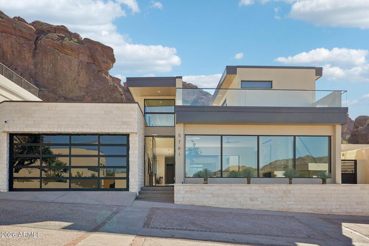 5761 N Echo Canyon Cir., Phoenix, AZ 85018