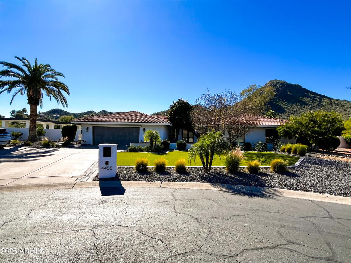 4455 E Via Los Caballos, Phoenix, AZ 85028