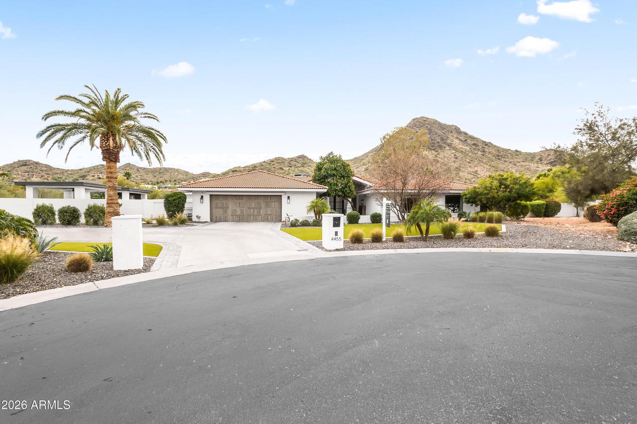 4455 E Via Los Caballos, Phoenix, AZ 85028