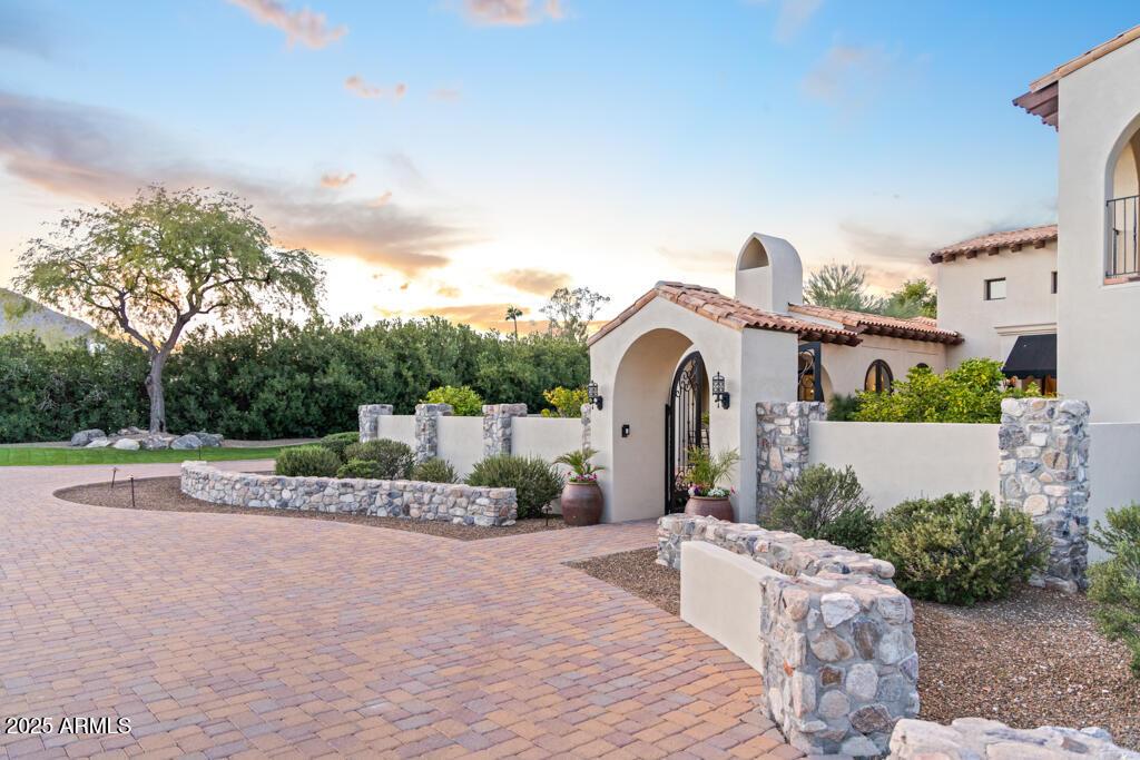 8243 N Mockingbird Ln., Paradise Valley, AZ 85253