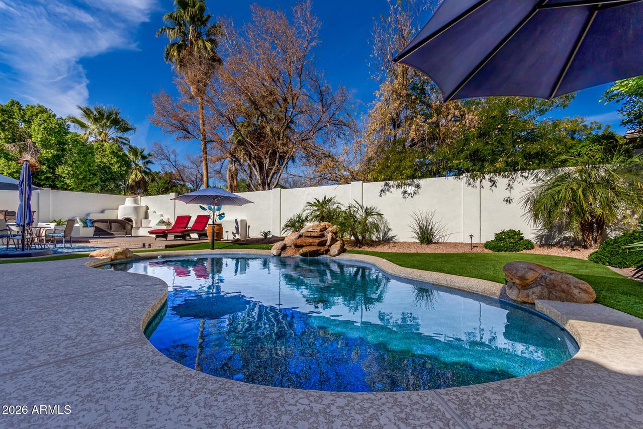 350 W Vinedo Ln., Tempe, AZ 85284