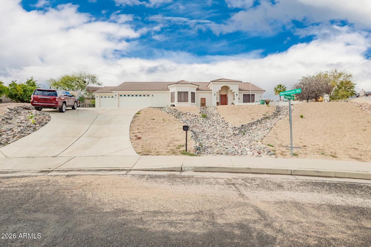 560 W Topeka Dr., Wickenburg, AZ 85390