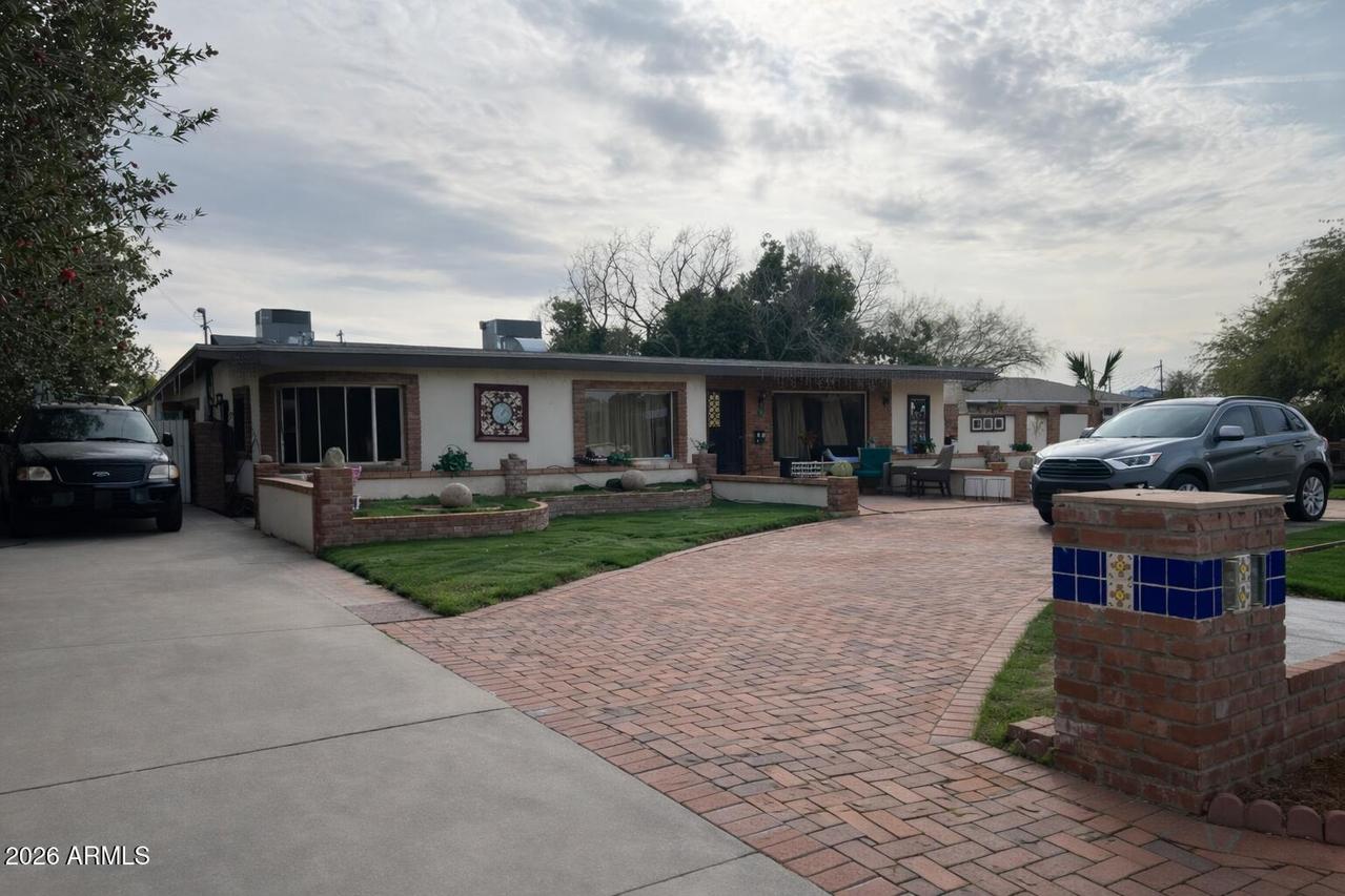 21 E Saint Charles Ave., Phoenix, AZ 85042