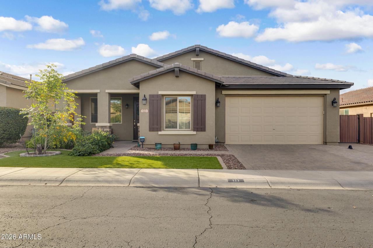 123 W Winterberry Ave., Queen Creek, AZ 85140