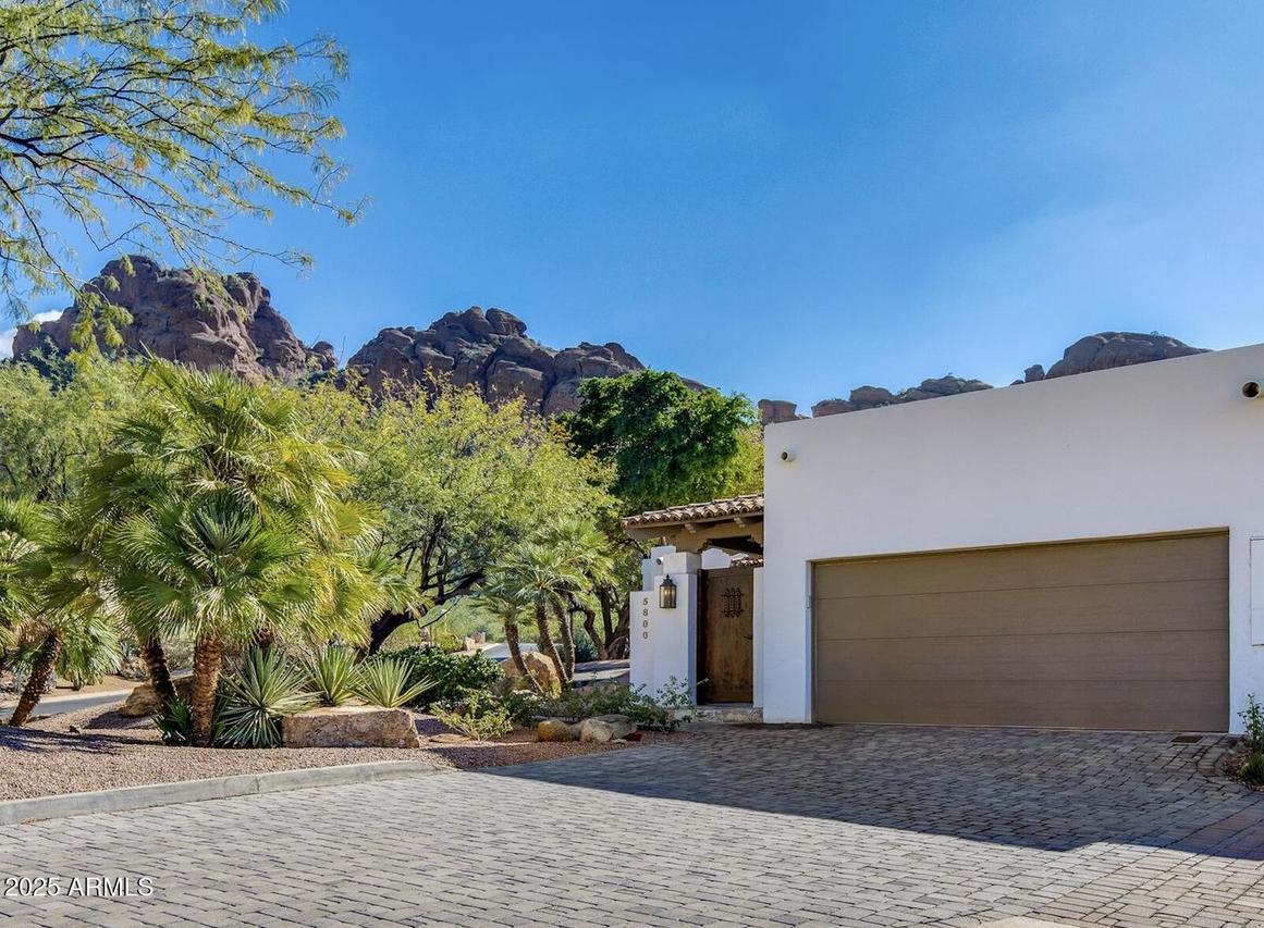 5800 N Echo Canyon Ln., Phoenix, AZ 85018