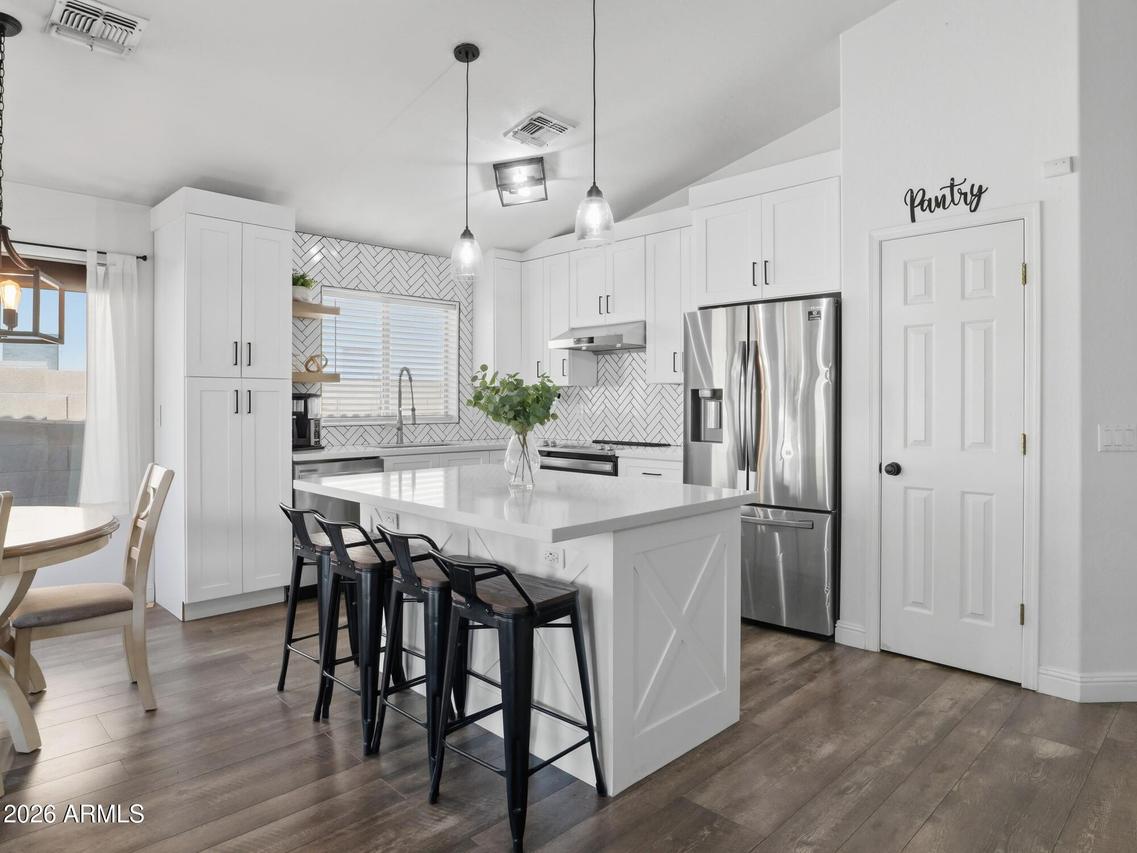 3206 S 81st Ave., Phoenix, AZ 85043