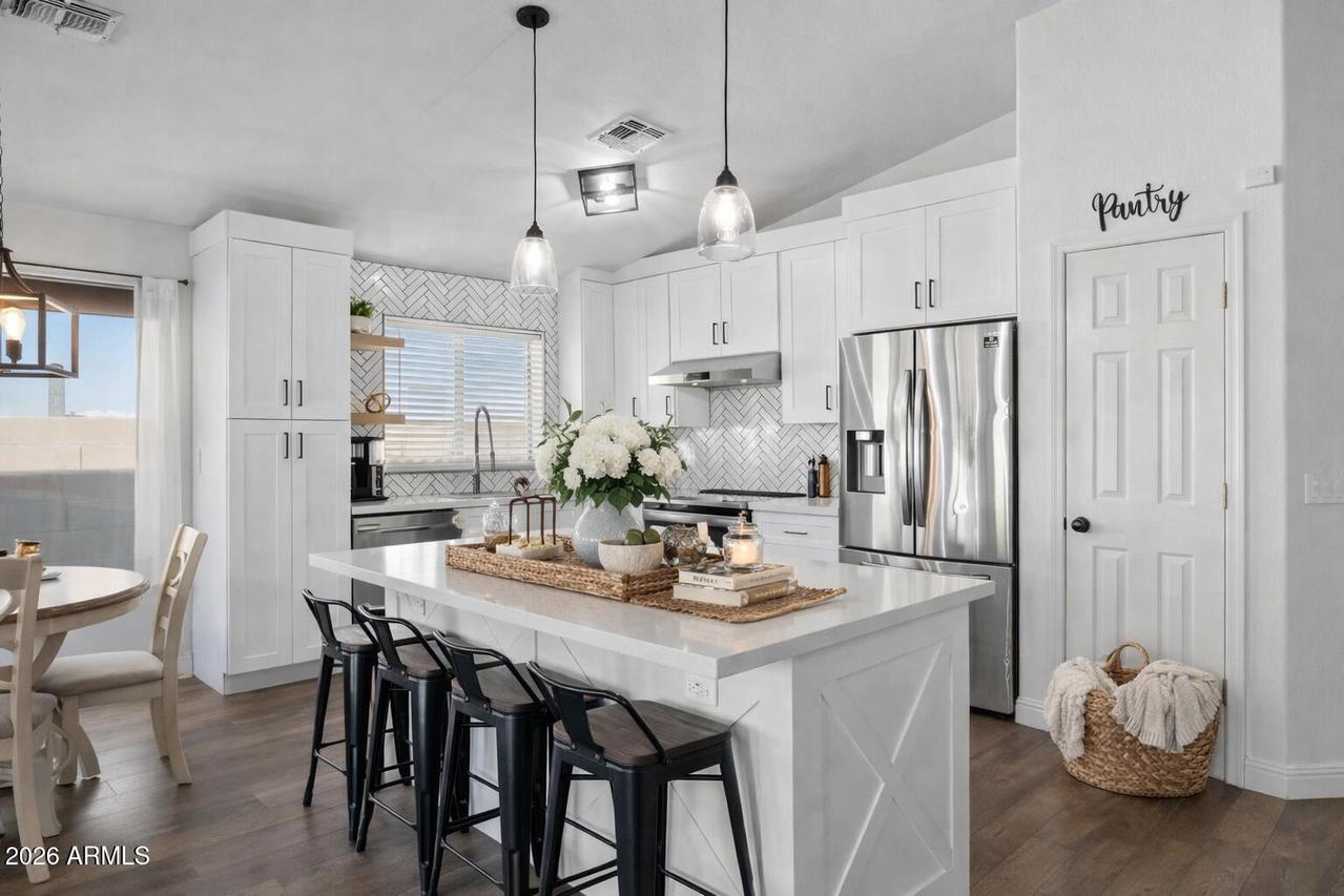 3206 S 81st Ave., Phoenix, AZ 85043