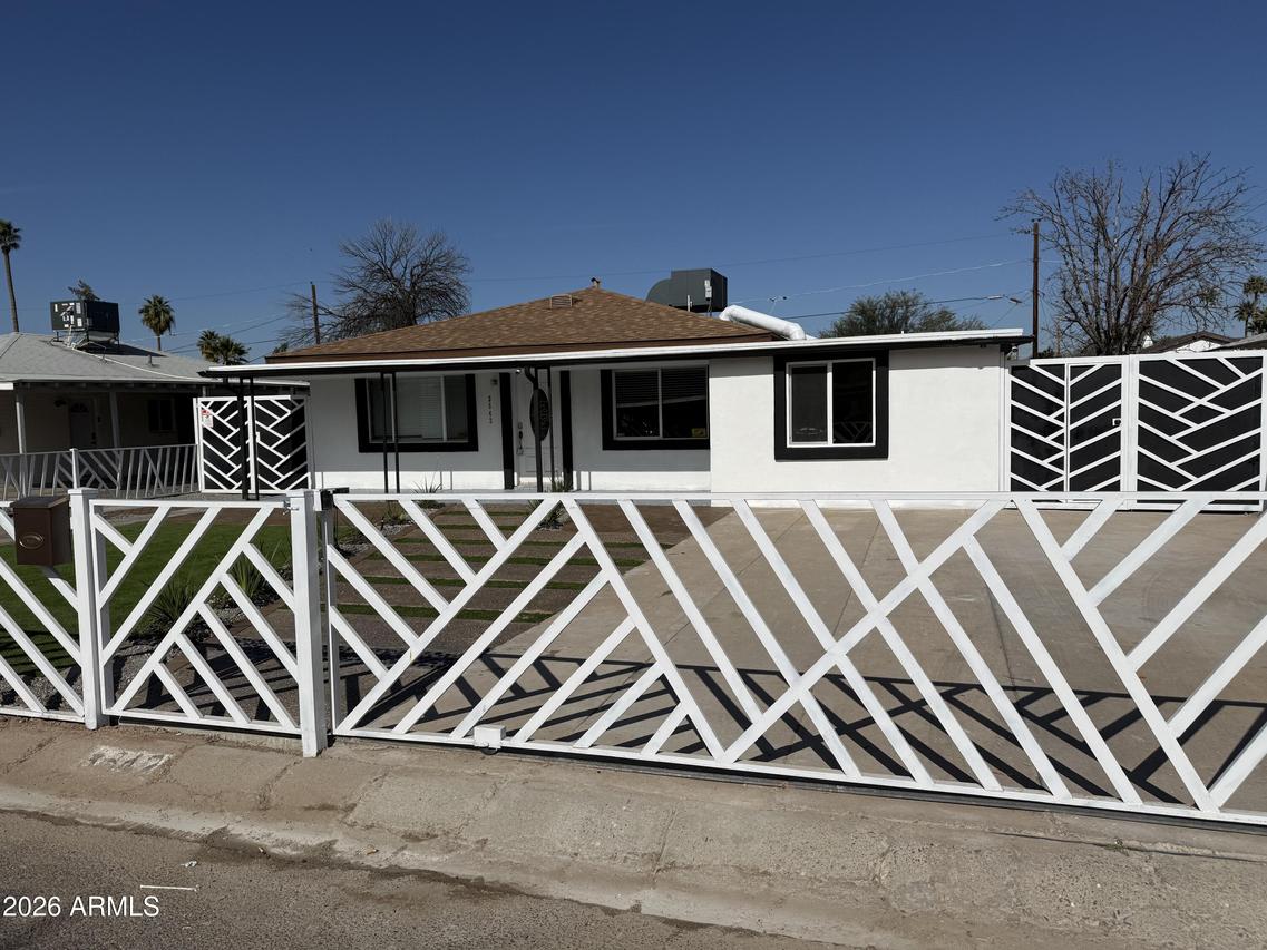 3542 E Earll Dr., Phoenix, AZ 85018