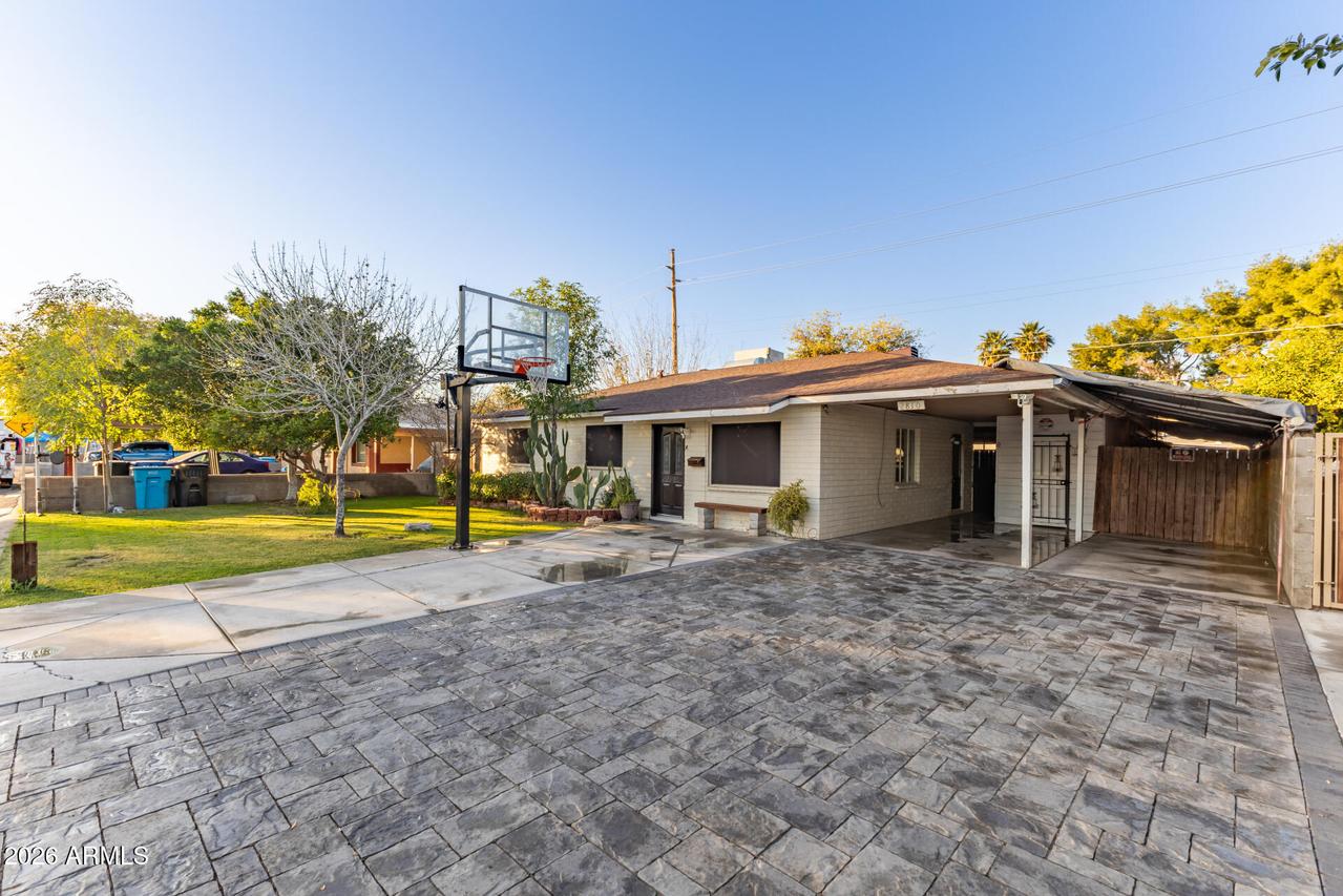 2810 W San Miguel Ave., Phoenix, AZ 85017