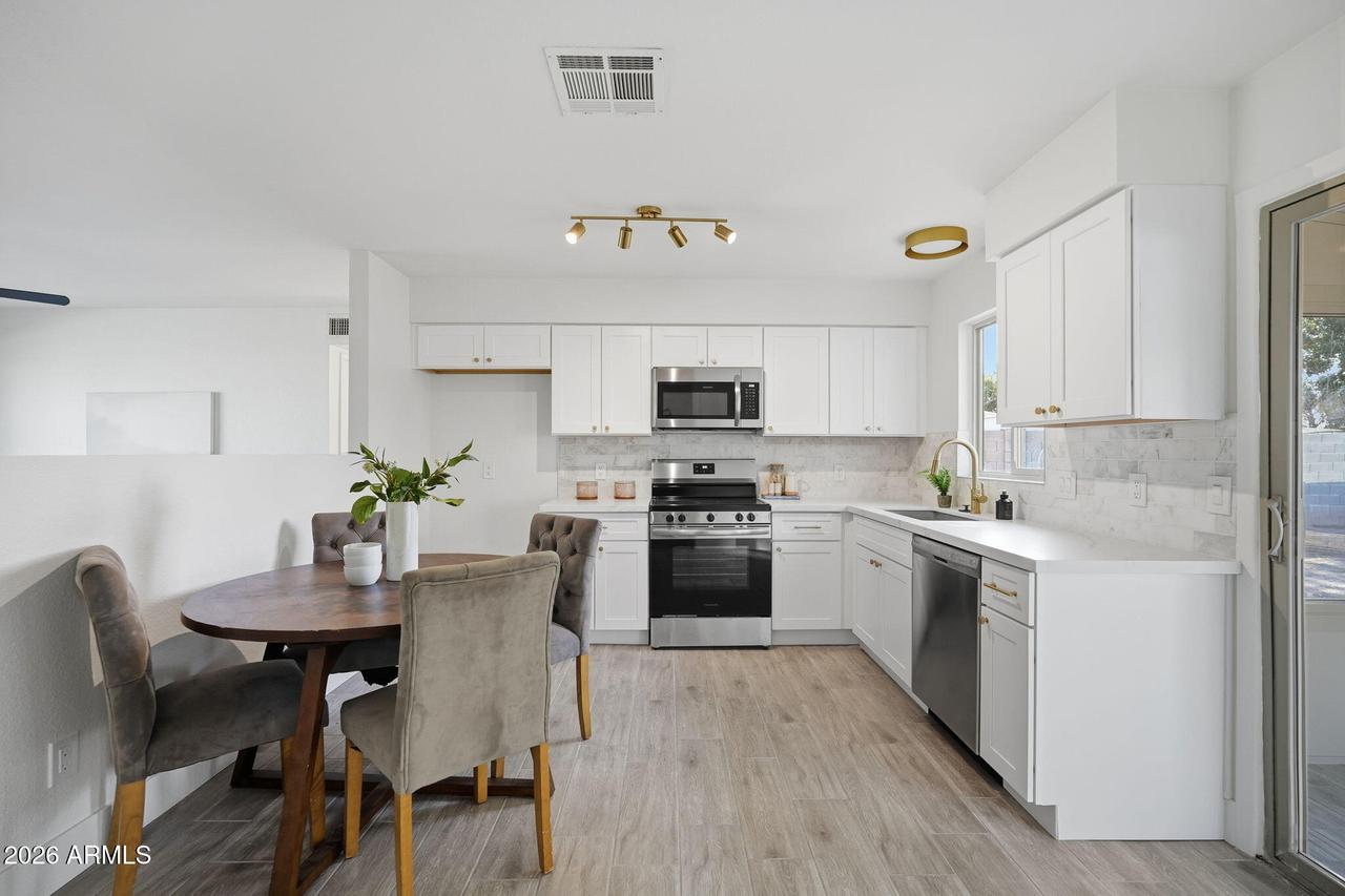 19032 N 2nd Ave., Phoenix, AZ 85027