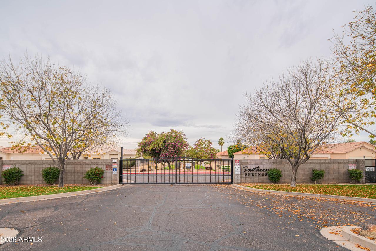 2621 E Pecan Rd., Phoenix, AZ 85040