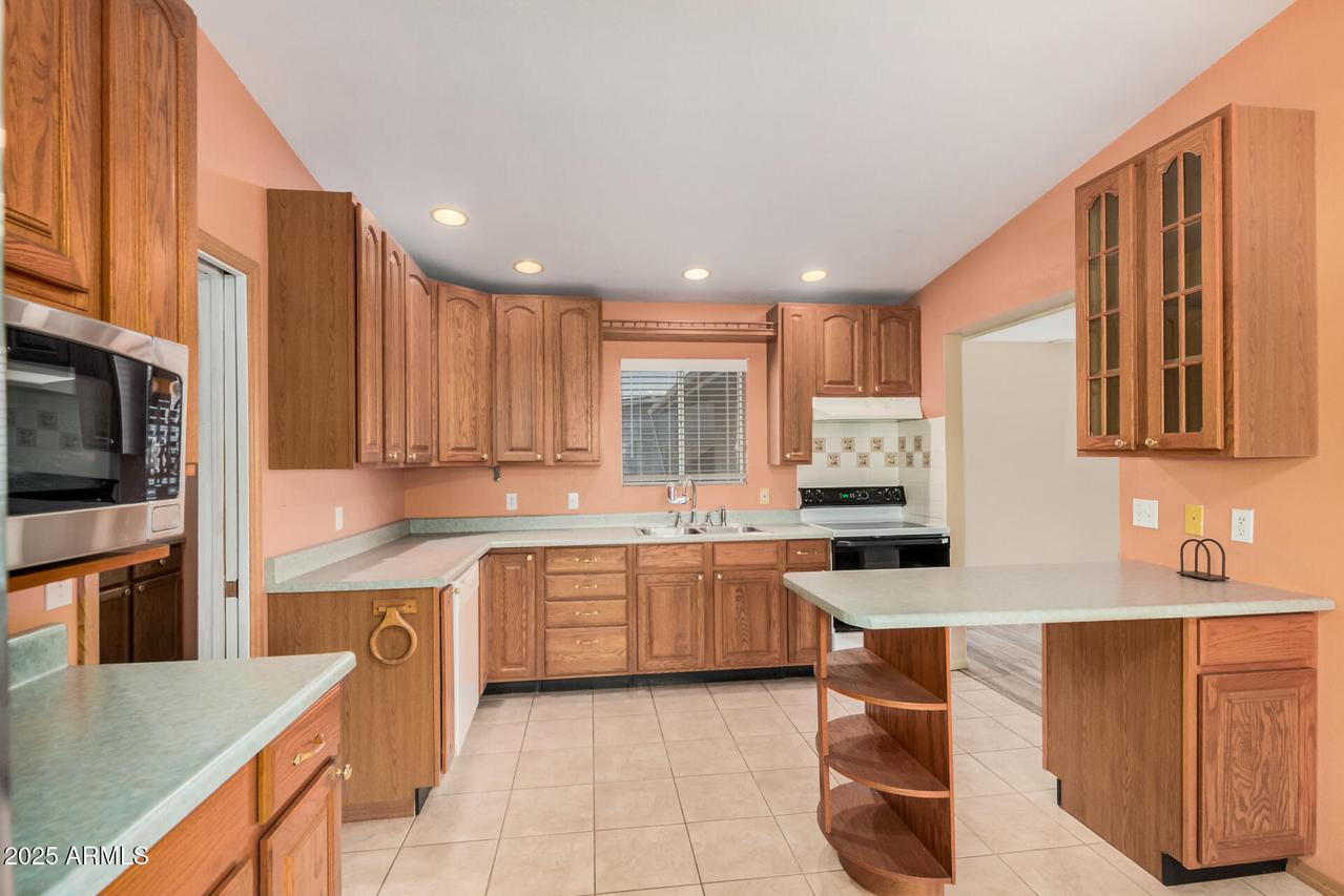 144 W Peretz Cir., Morristown, AZ 85342