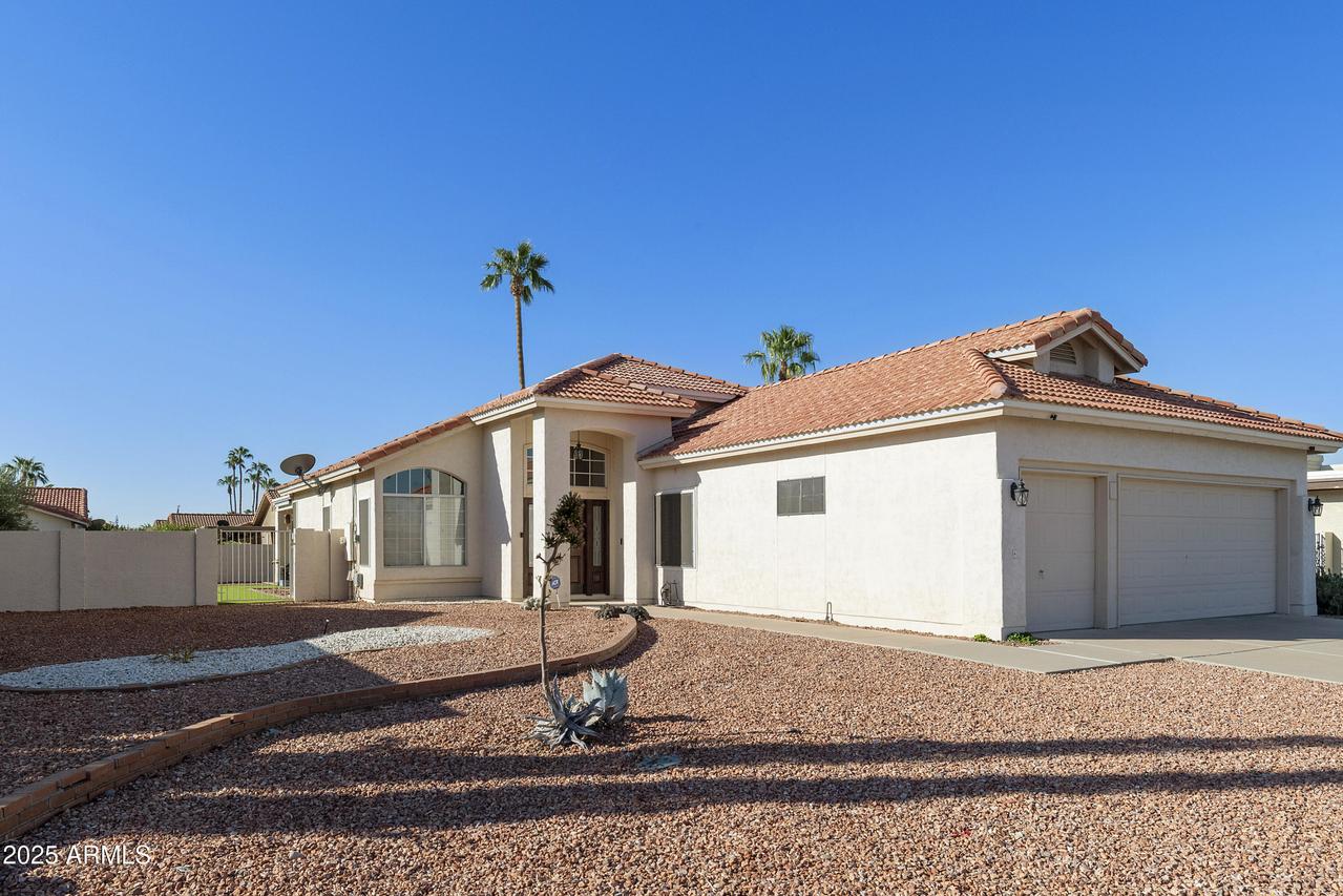 10409 E Silvertree Dr., Sun Lakes, AZ 85248