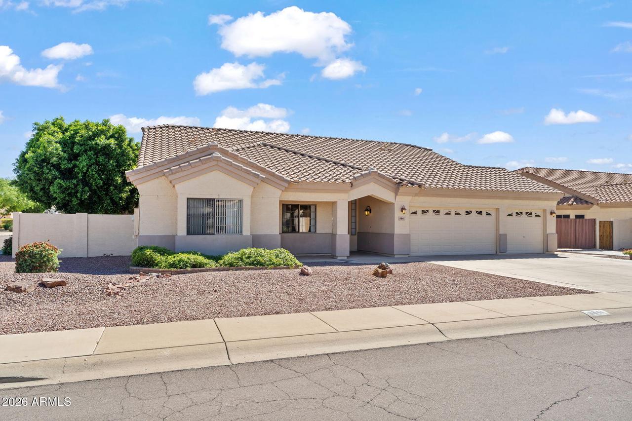 8841 W Port Royale Ln., Peoria, AZ 85381