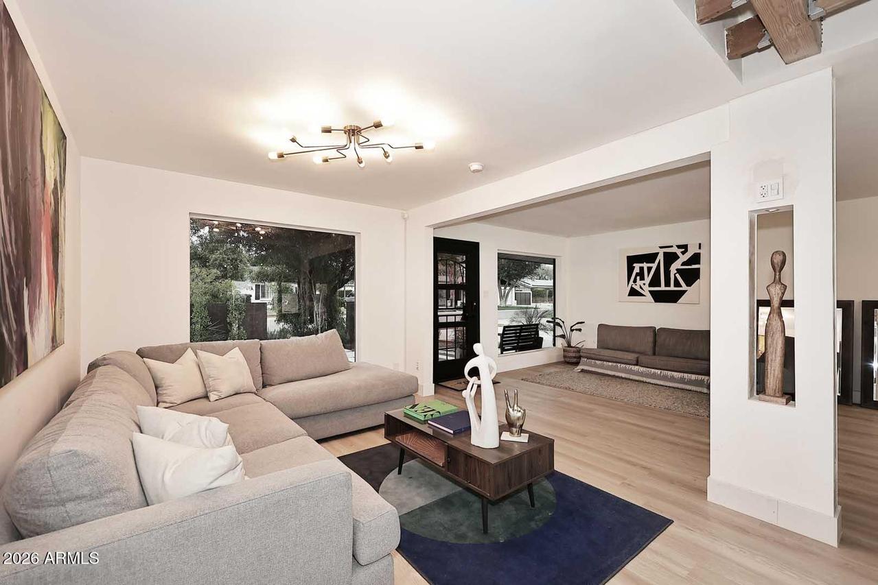 225 W Alice Ave., Phoenix, AZ 85021