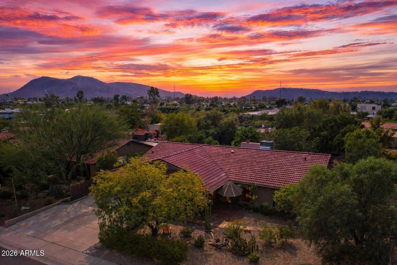 14242 N 9th St., Phoenix, AZ 85022