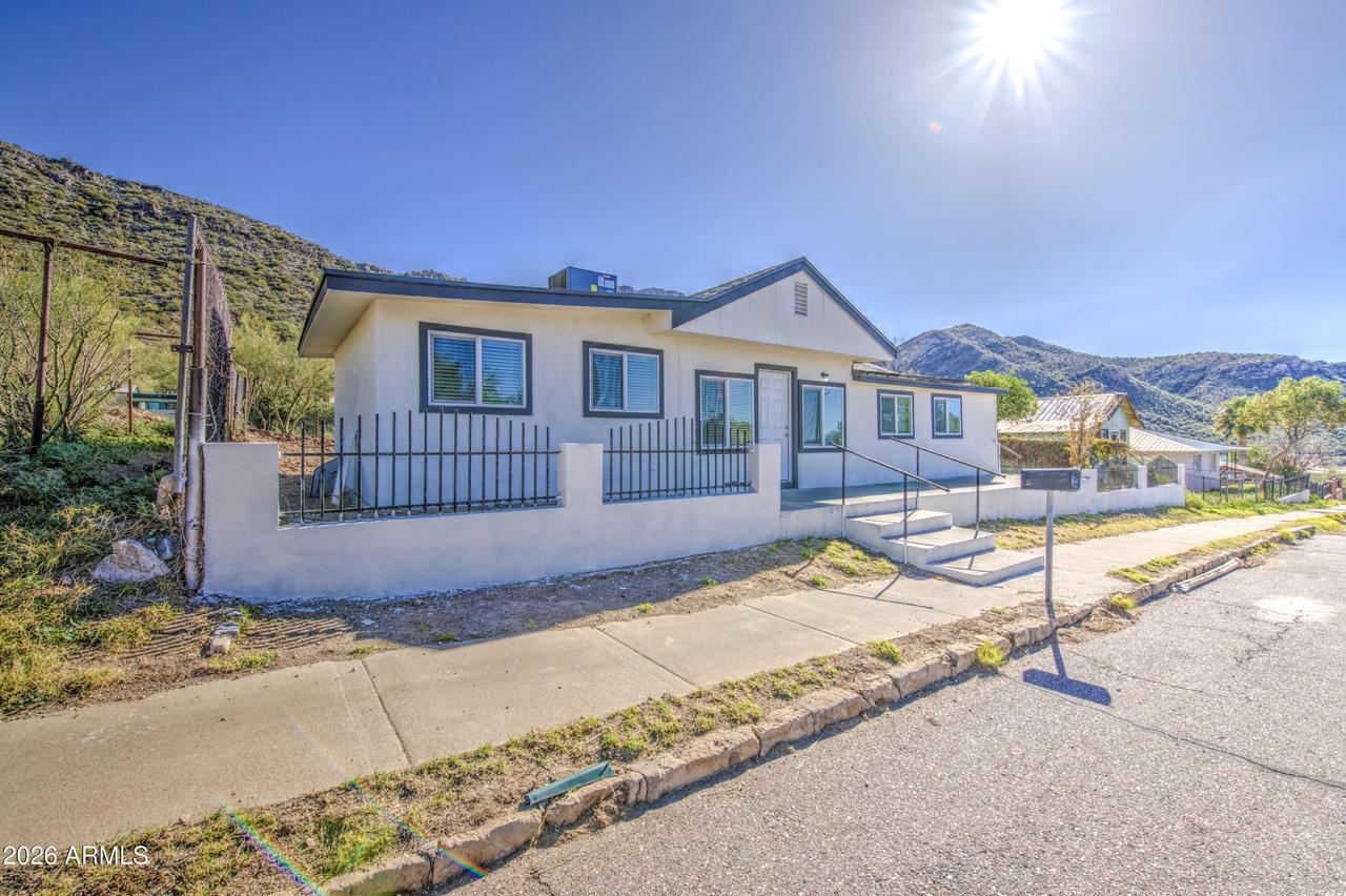 300 N Magma Ave., Superior, AZ 85173