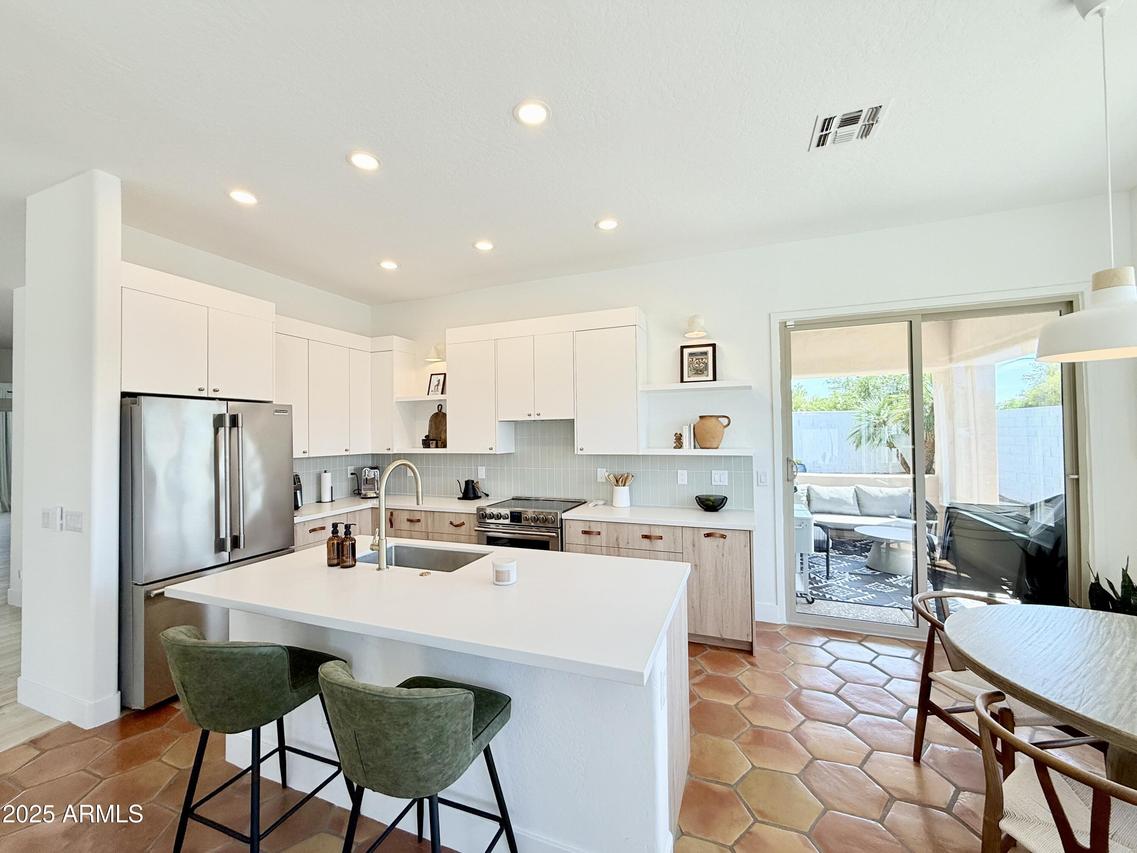 3929 E Carter Dr., Phoenix, AZ 85042