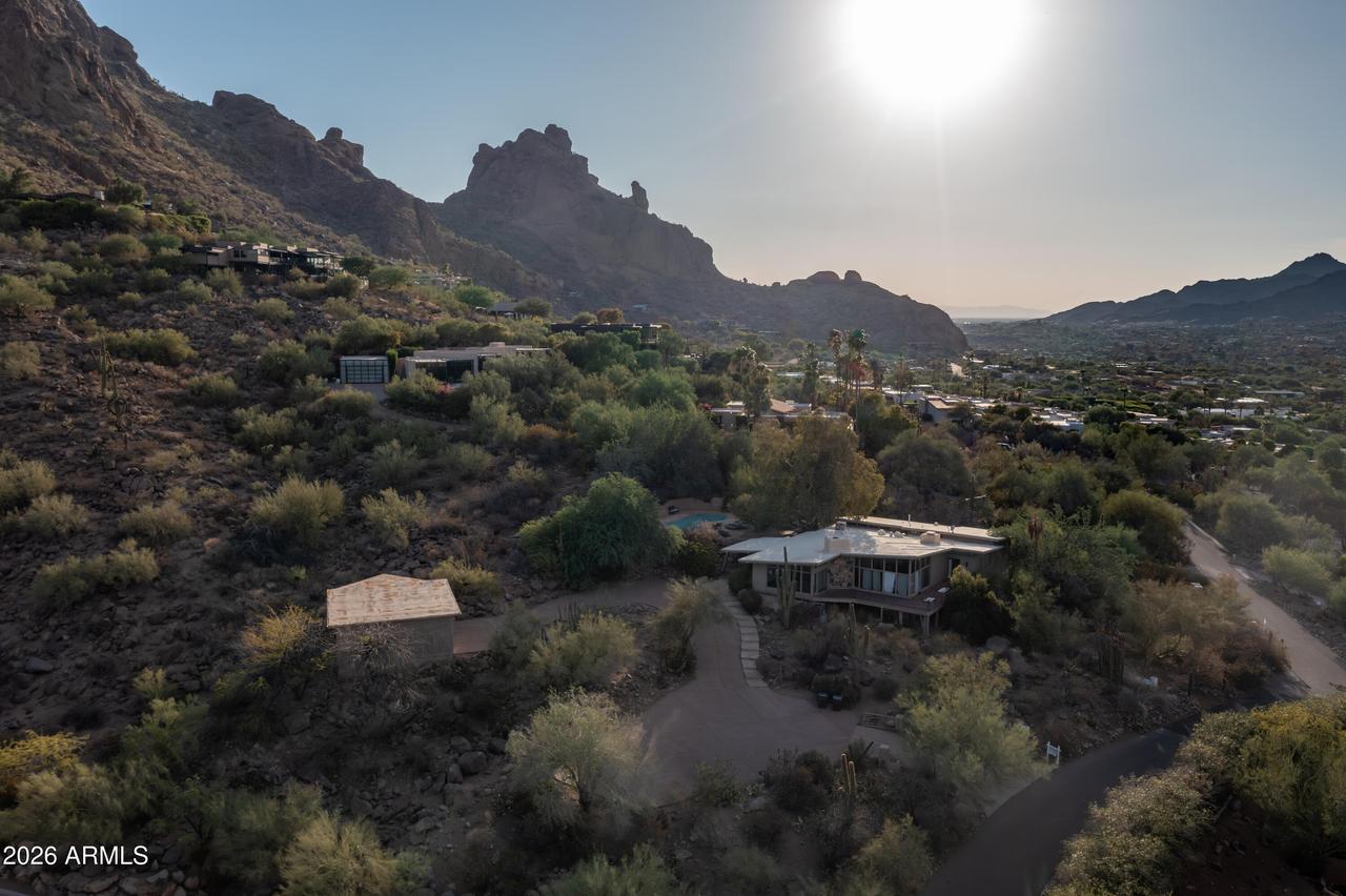 5719 E Starlight Way, Paradise Valley, AZ 85253