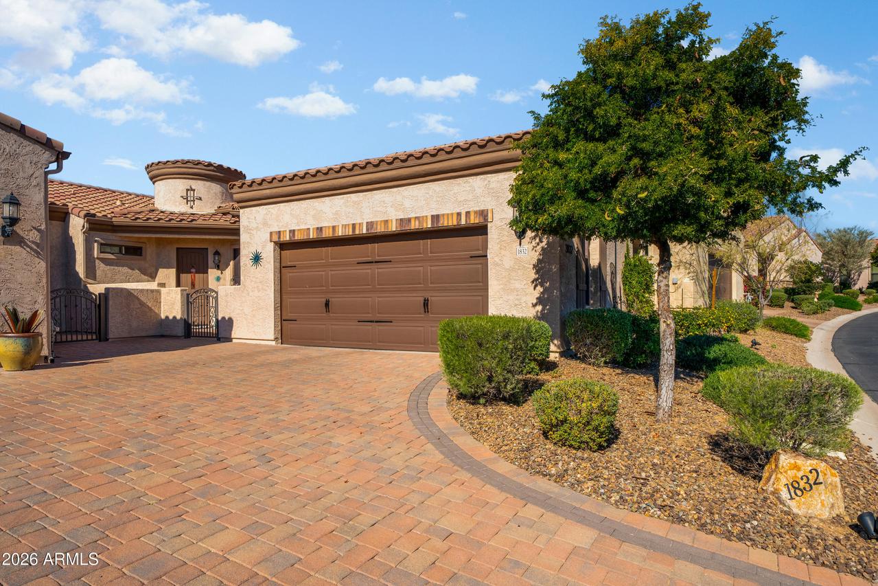 1832 N Red Cliff, Mesa, AZ 85207