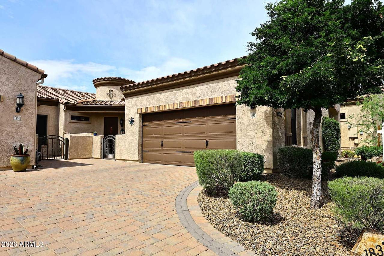 1832 N Red Cliff, Mesa, AZ 85207