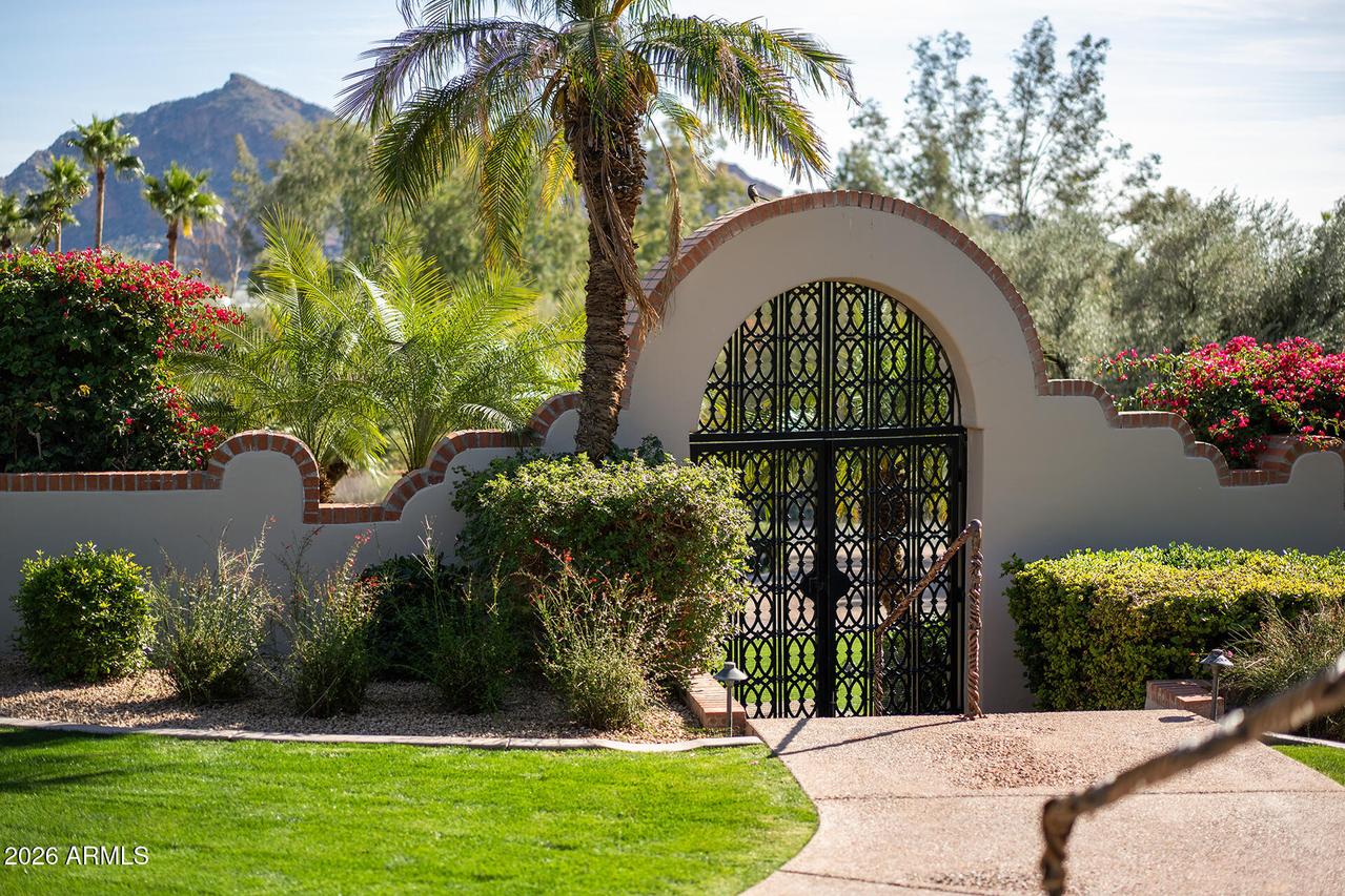 7224 N Lakeside Ln., Paradise Valley, AZ 85253