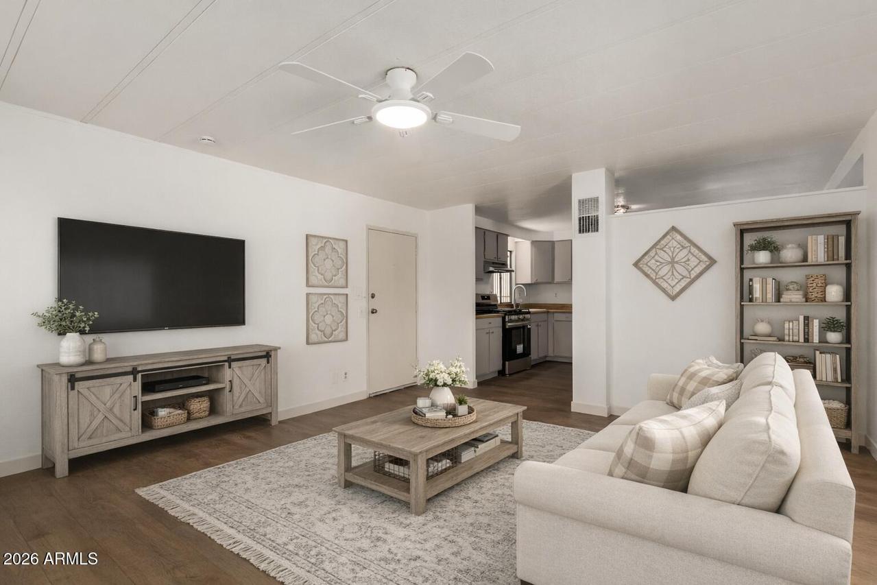 9630 S 9th Ave., Phoenix, AZ 85041