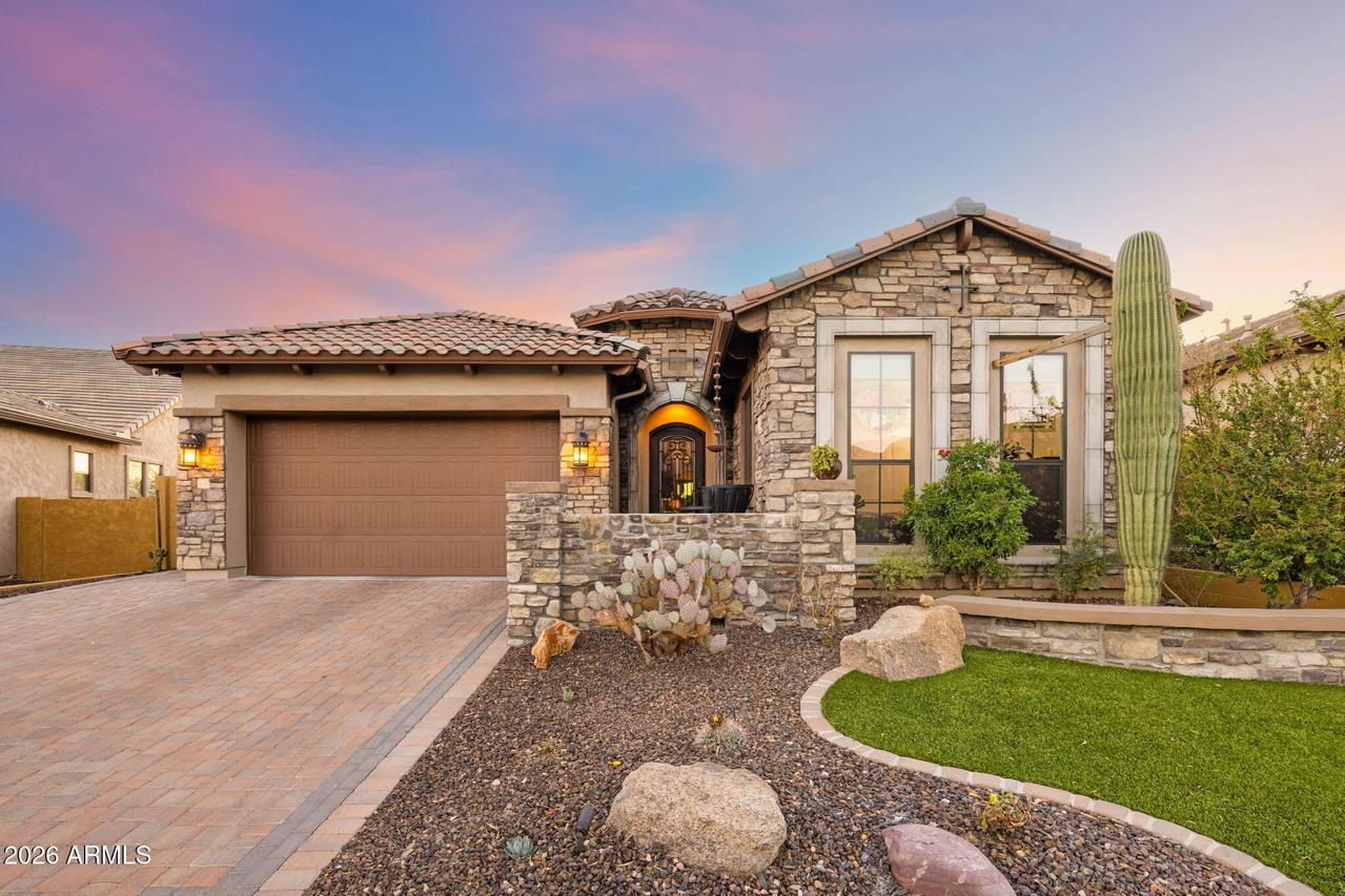 9065 E Leonora St., Mesa, AZ 85207