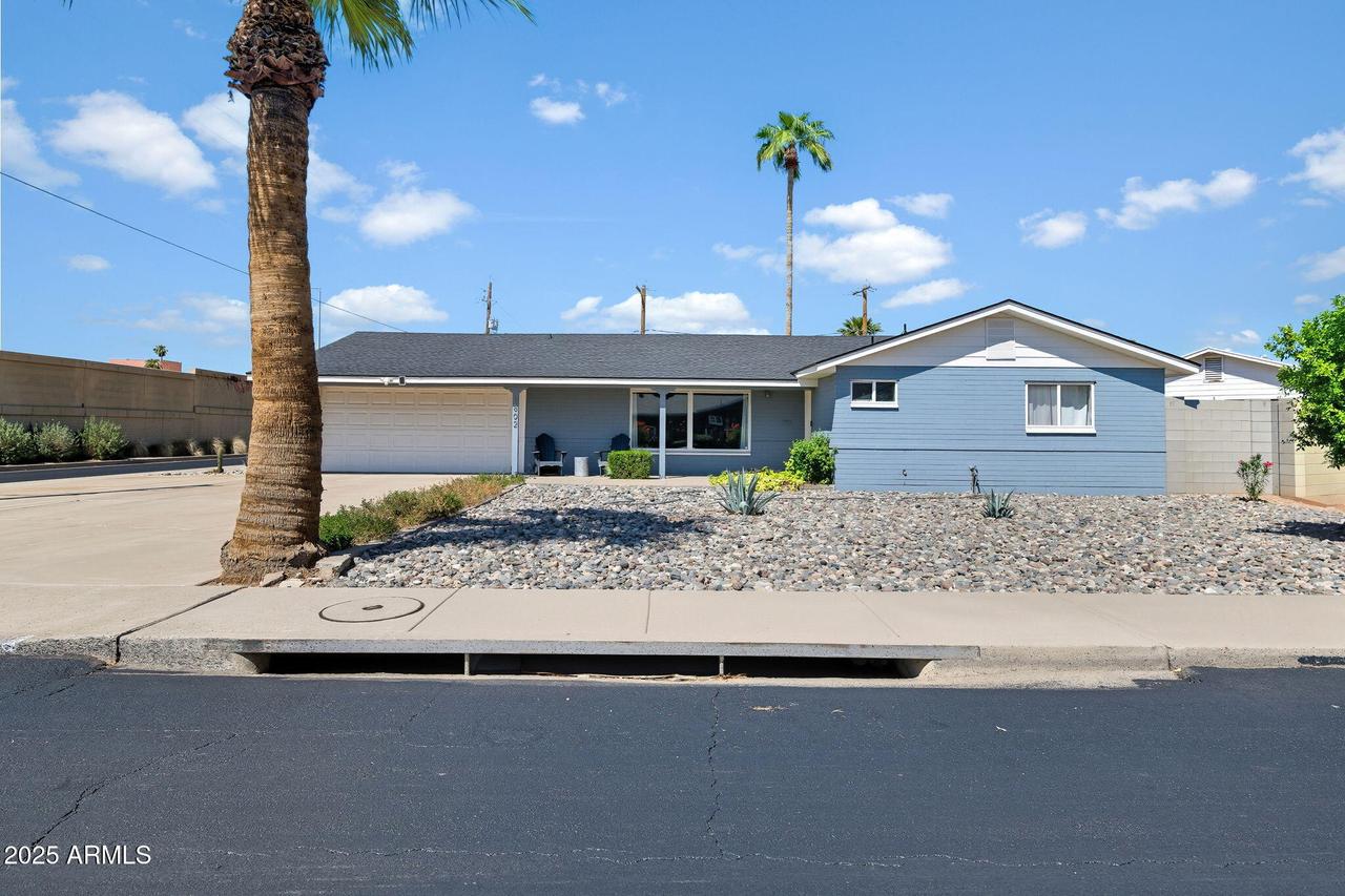 1802 E Meadowbrook Ave., Phoenix, AZ 85016