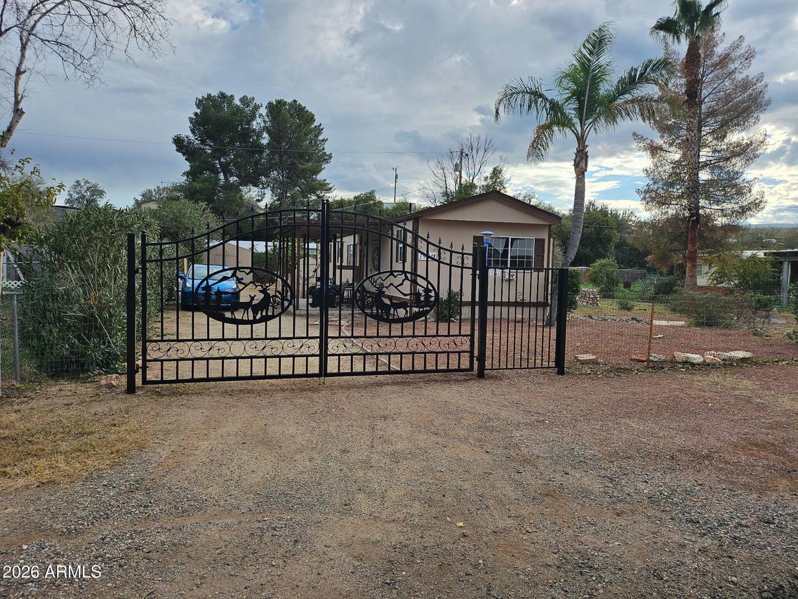 19241 E Abbott St., Black Canyon City, AZ 85324