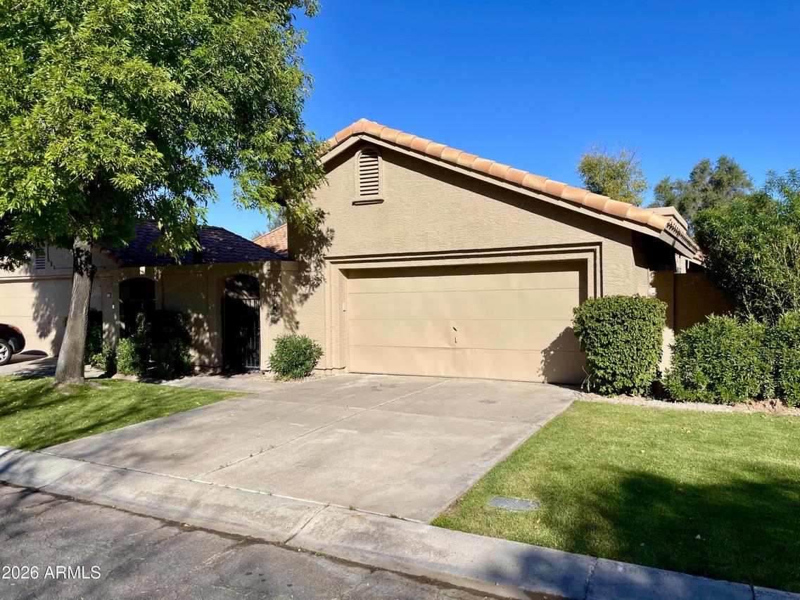 82 W Calle De Arcos, Tempe, AZ 85284