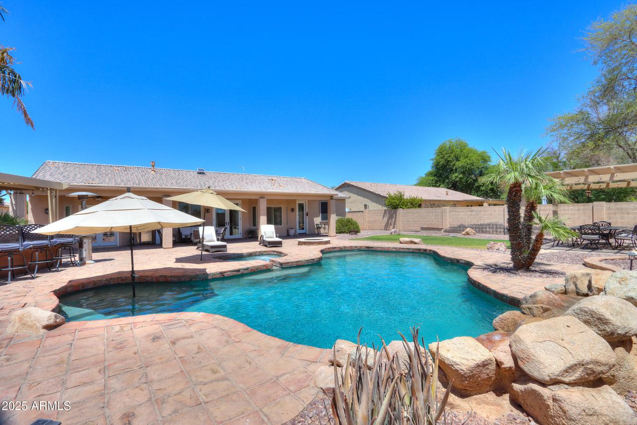 2041 E Palm Beach Dr., Chandler, AZ 85249